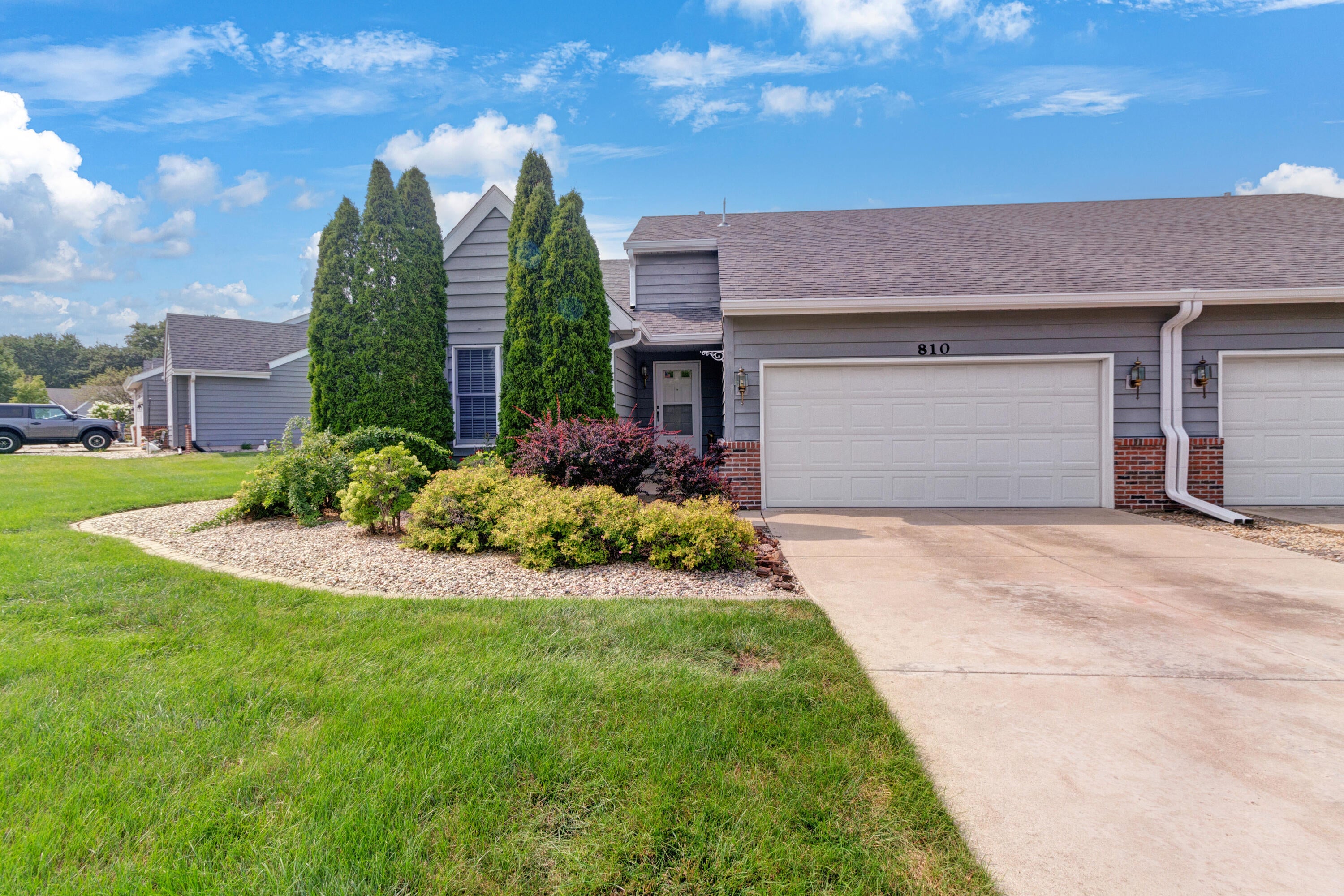 810 Pheasant Drive — photo