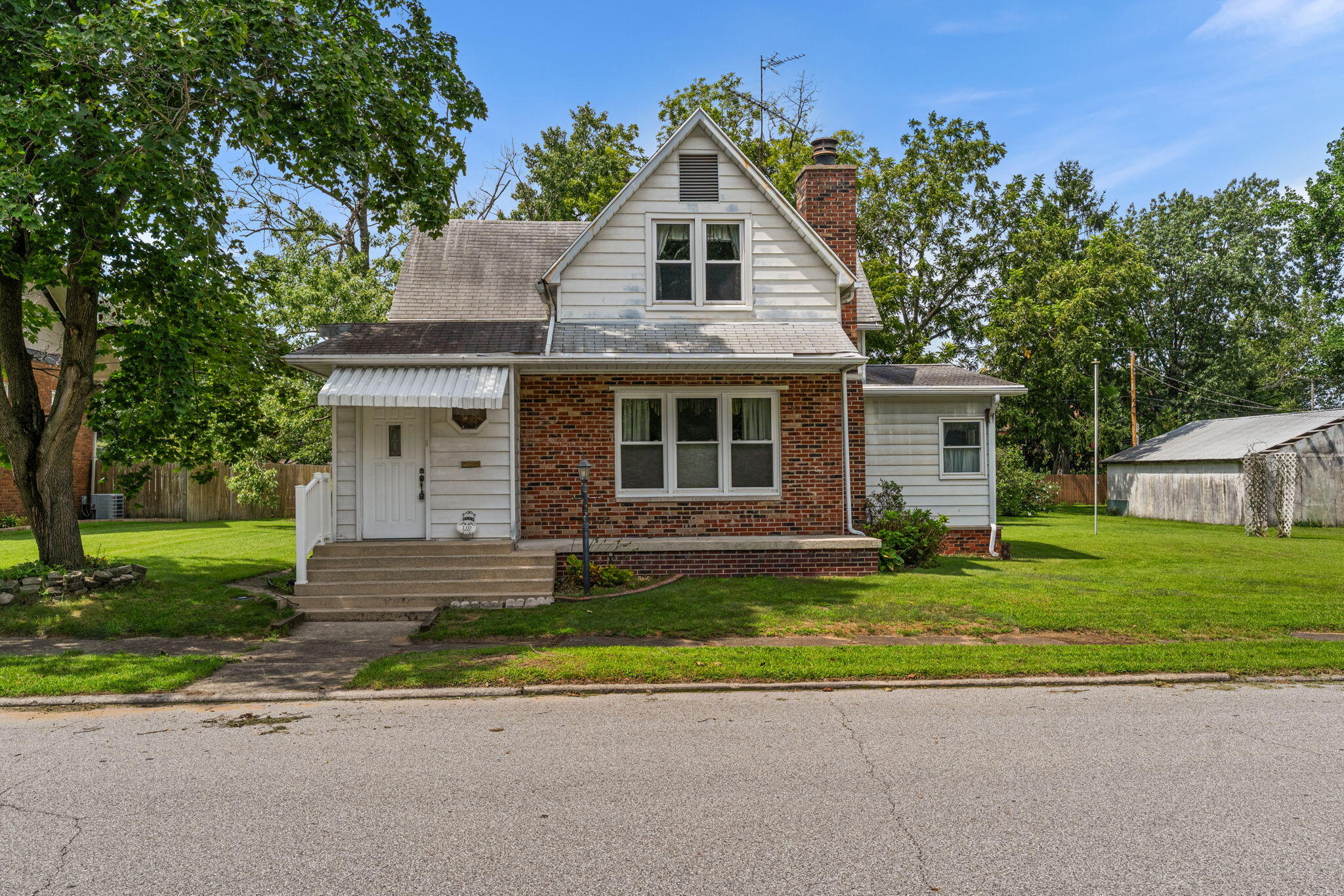 110 N George Street — photo