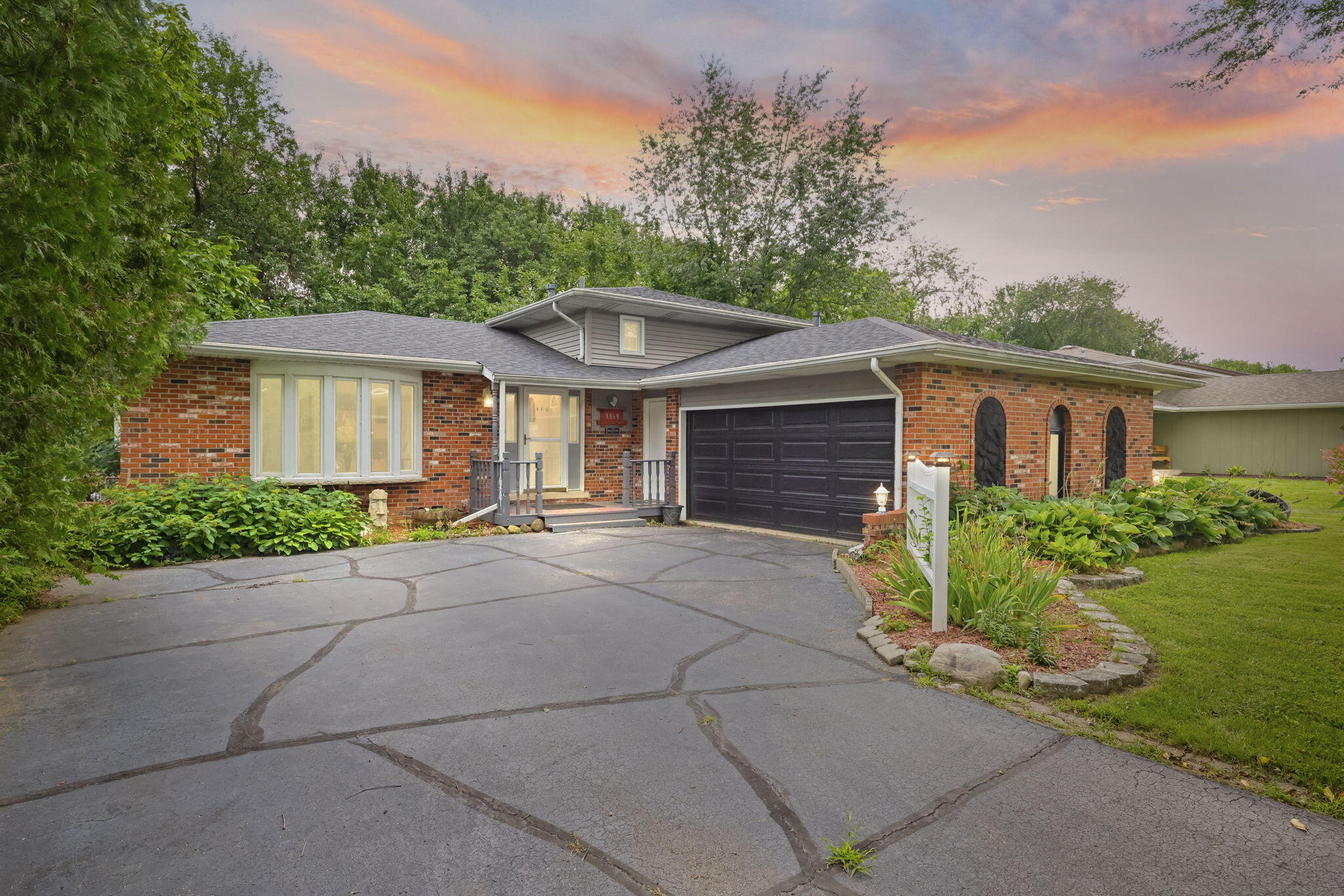3869 Kingsway Drive — photo