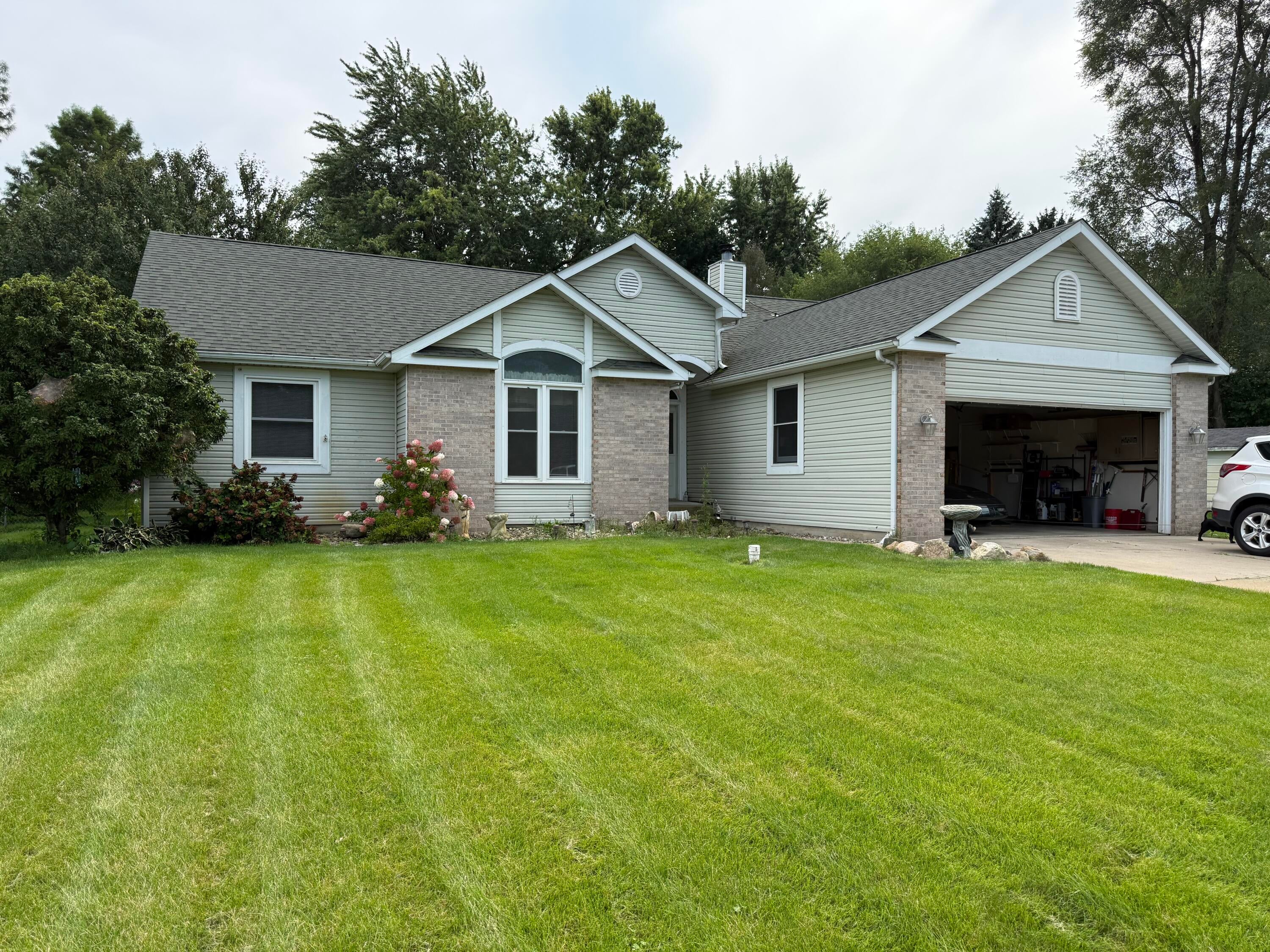 3216 W Greenbriar Lane — photo