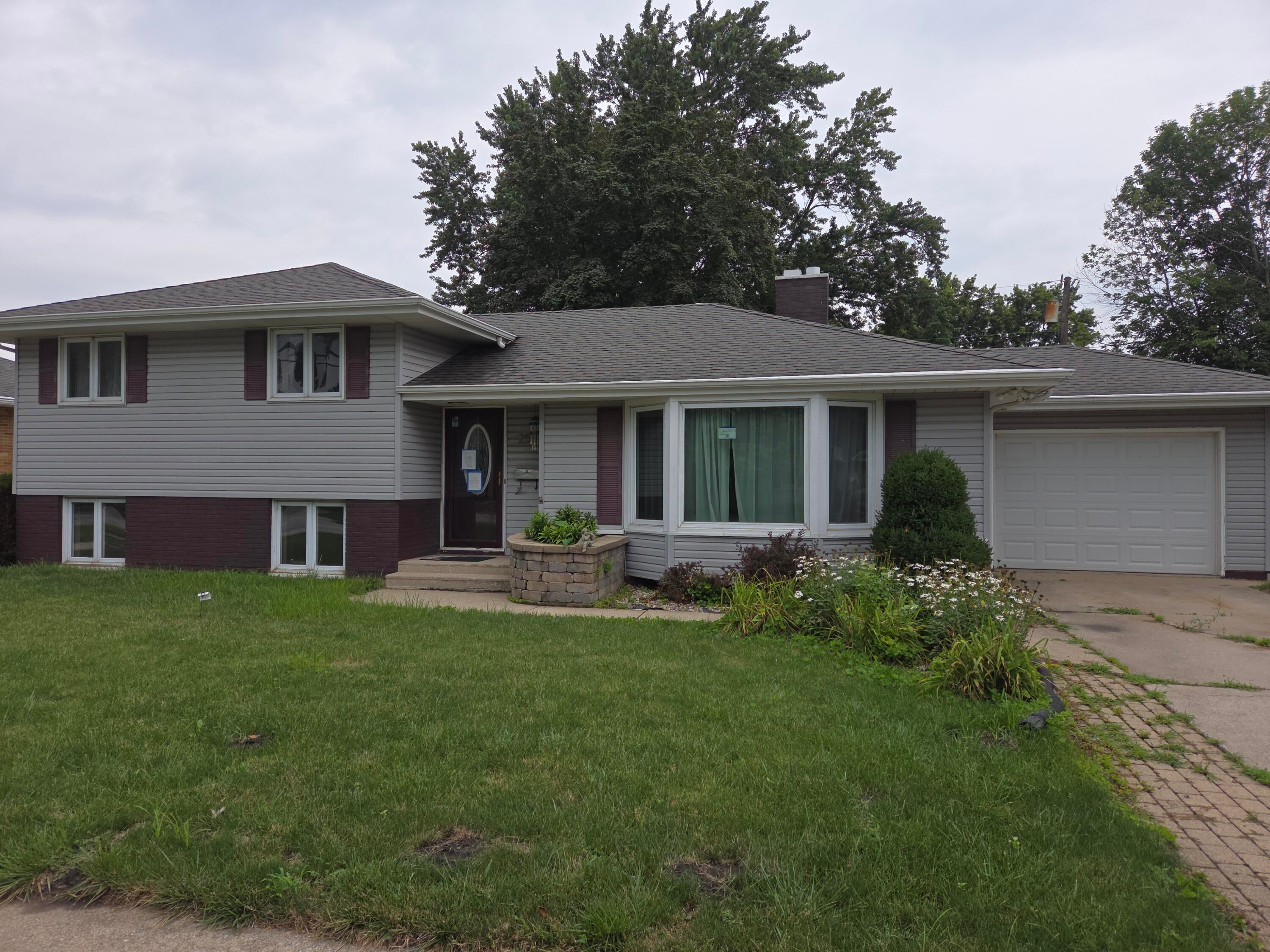 2541 Lincoln Street — photo