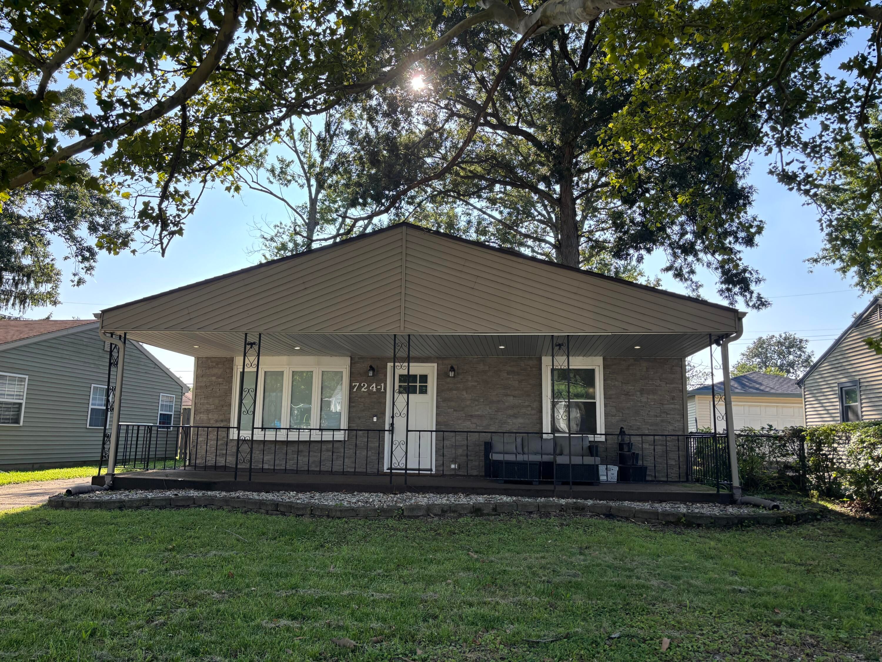 724-1 Imperial Road — photo