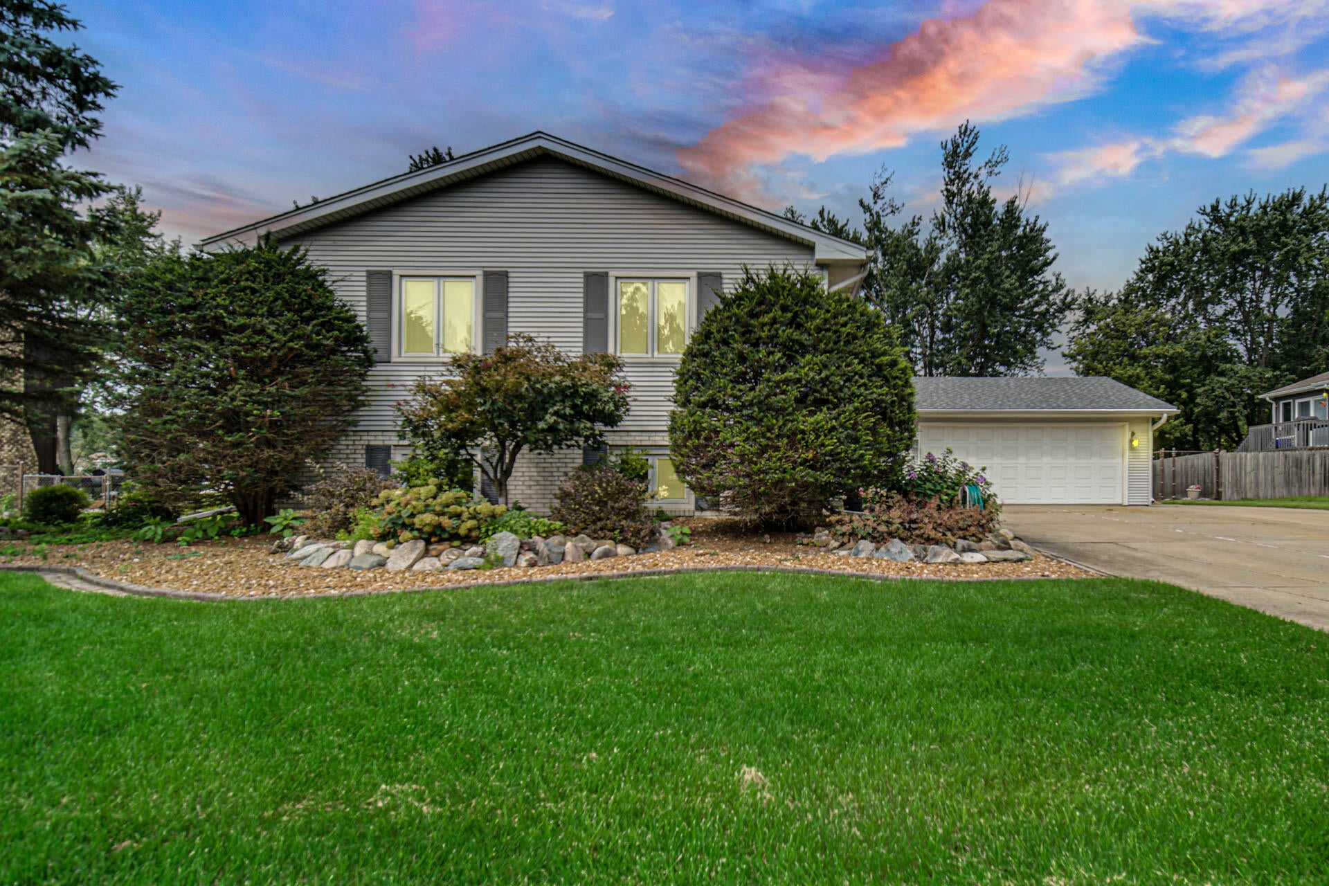 9776 W Oakridge Drive — photo