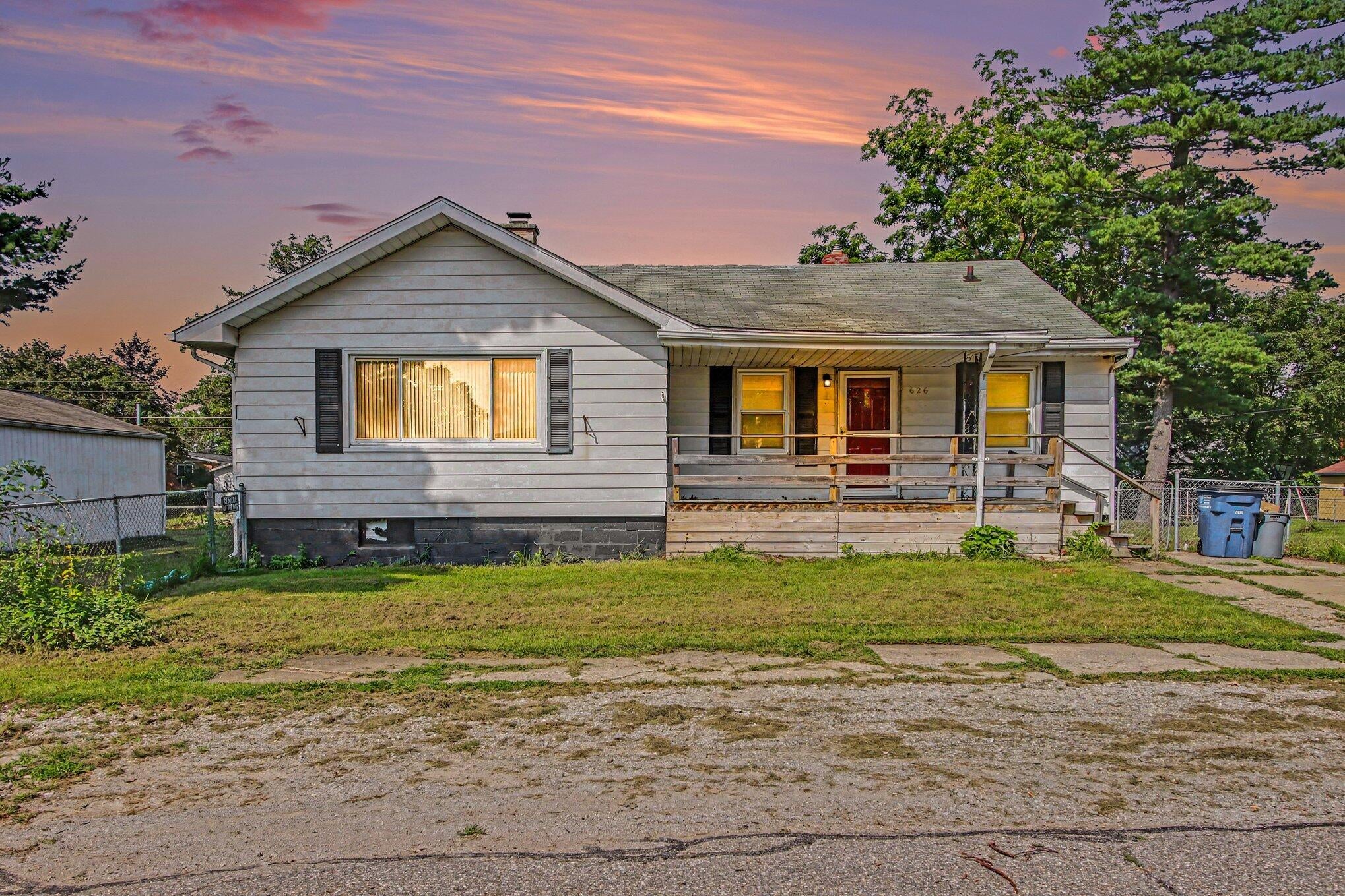 626 Gladys Street — photo