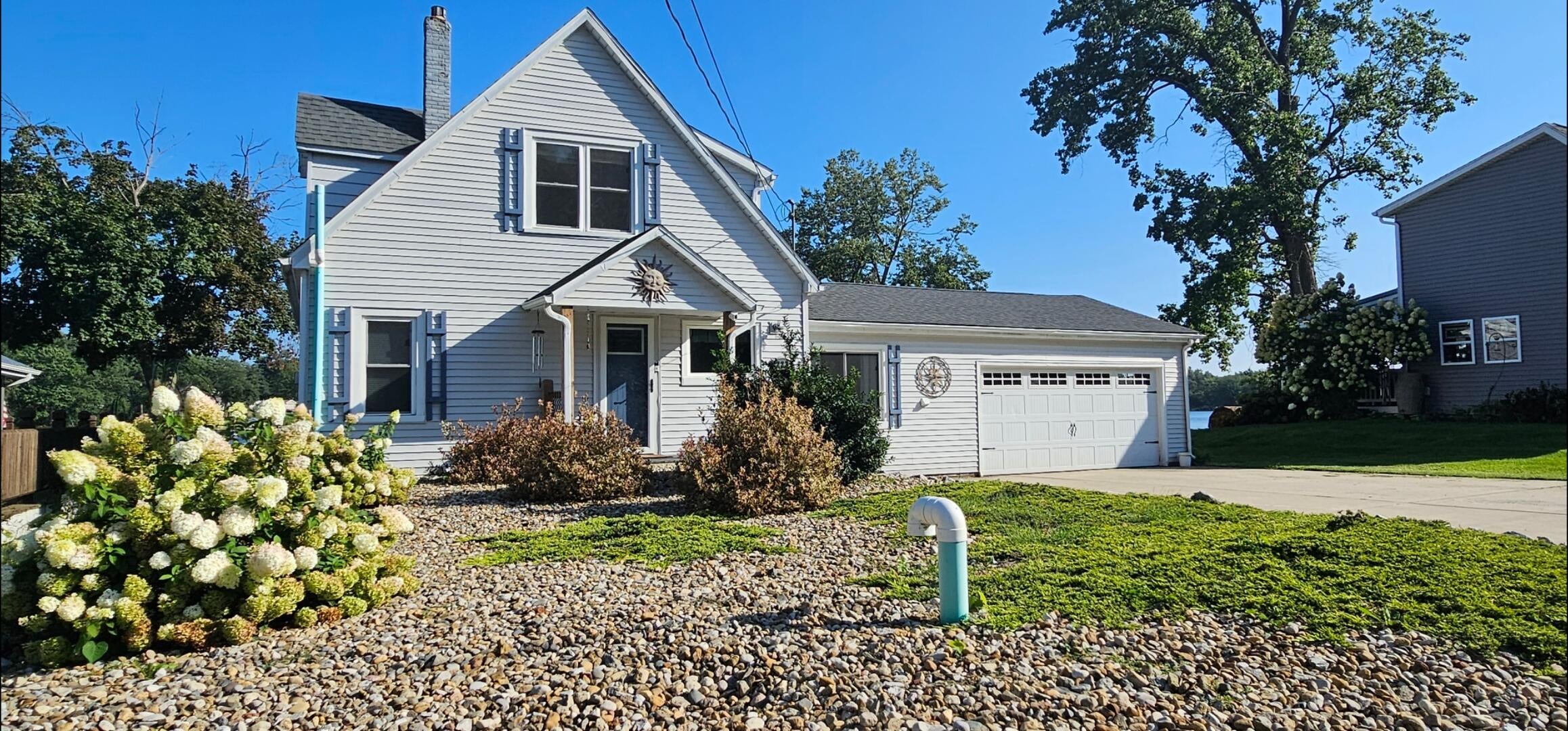 227 Lakeview Drive — photo
