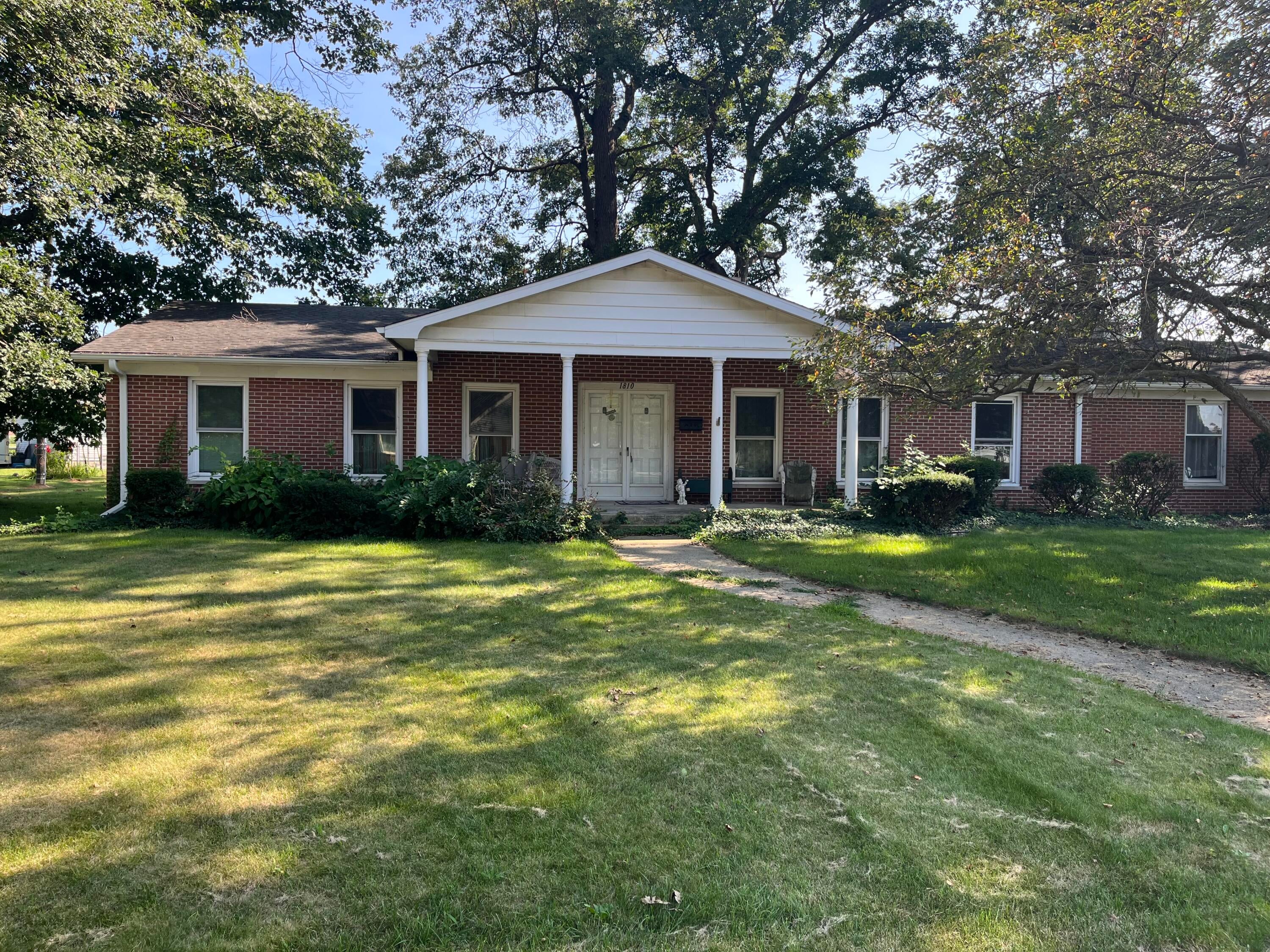 1810 Oakwood Drive — photo
