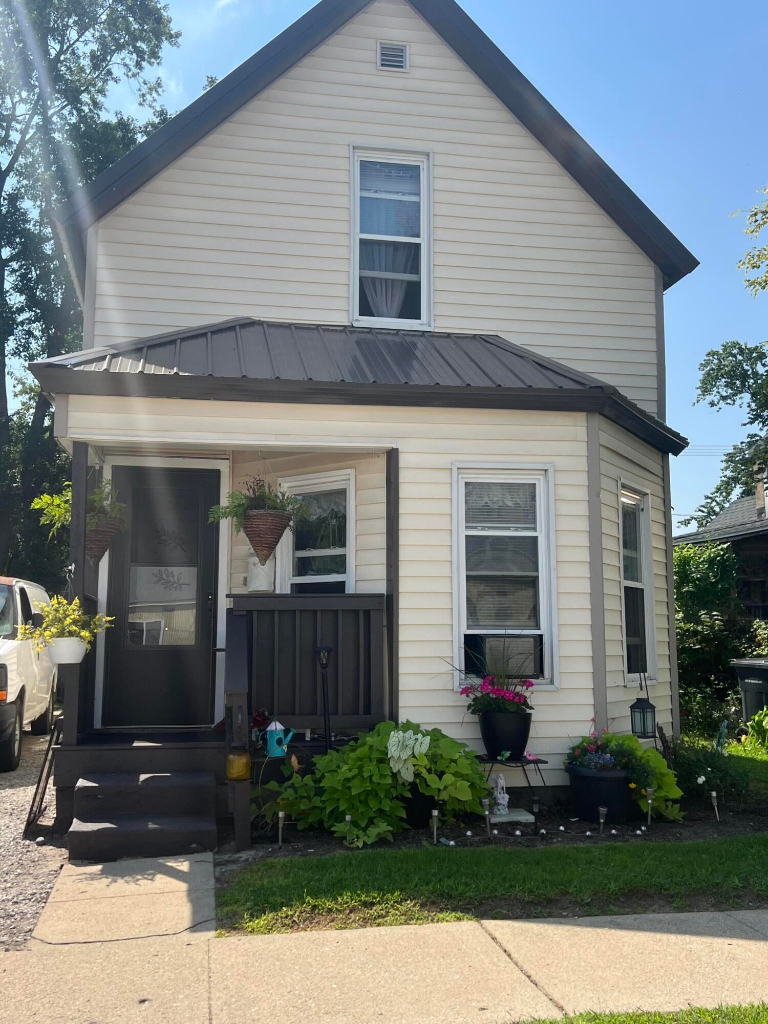 113 E Vine Street — photo