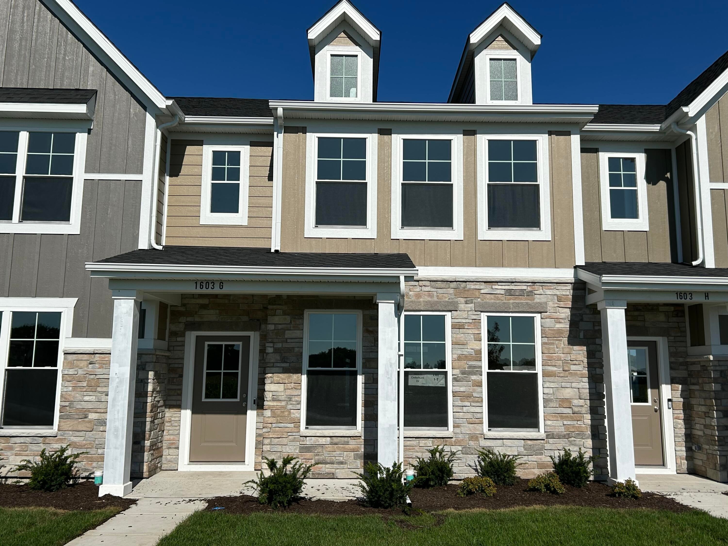 1603 Parkside Lane G — photo