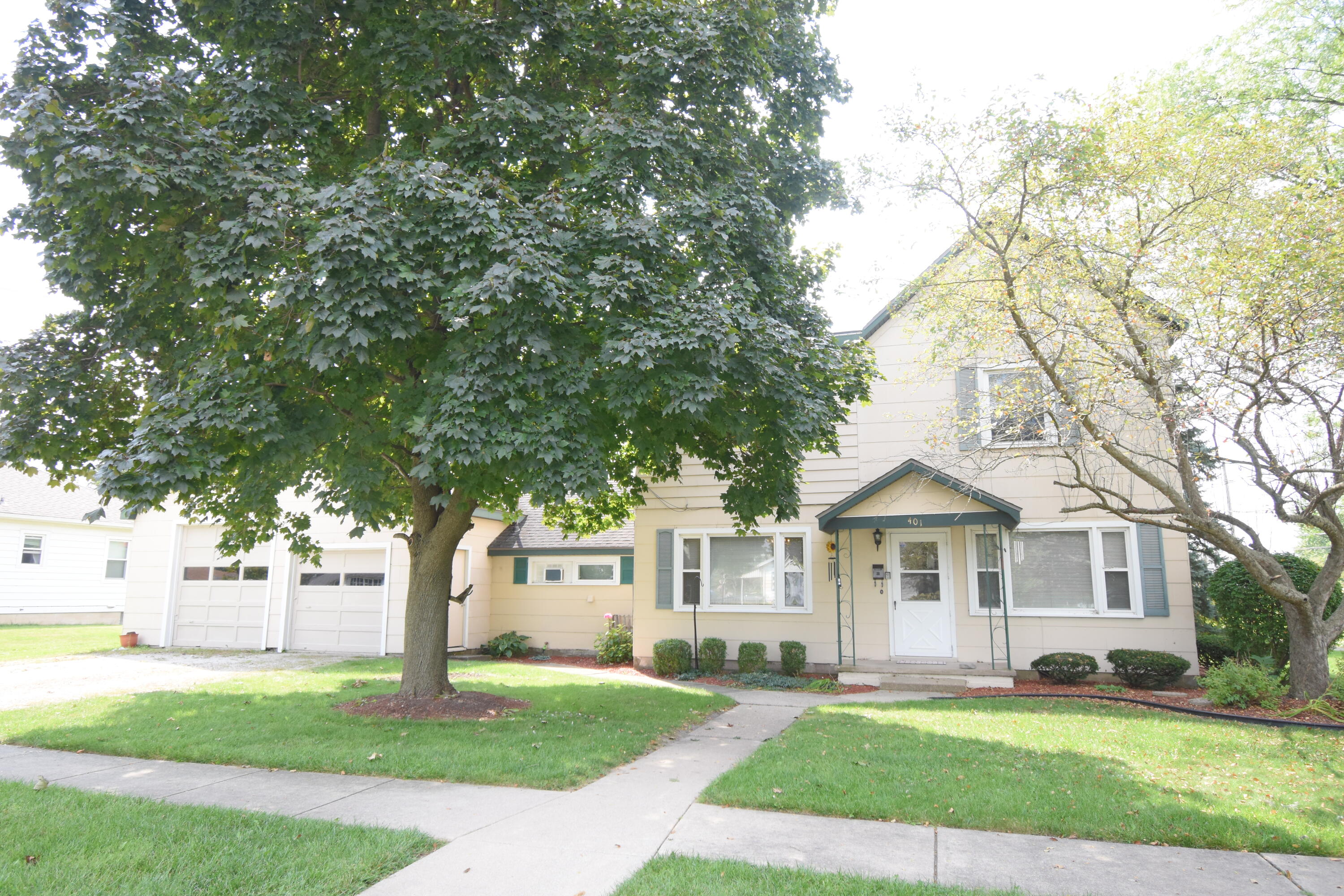 401 E Angelica Street — photo