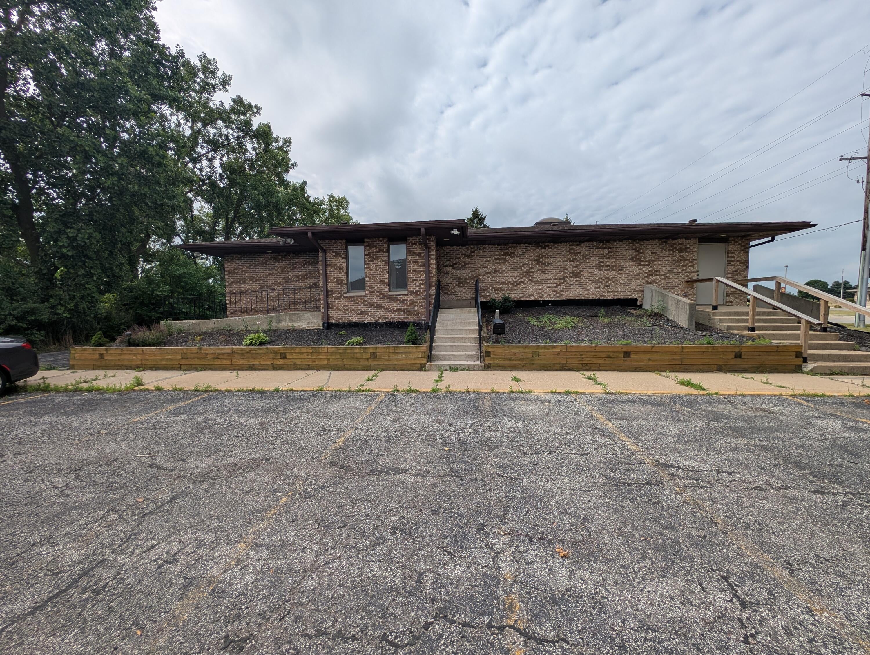 3437 Airport Road — photo