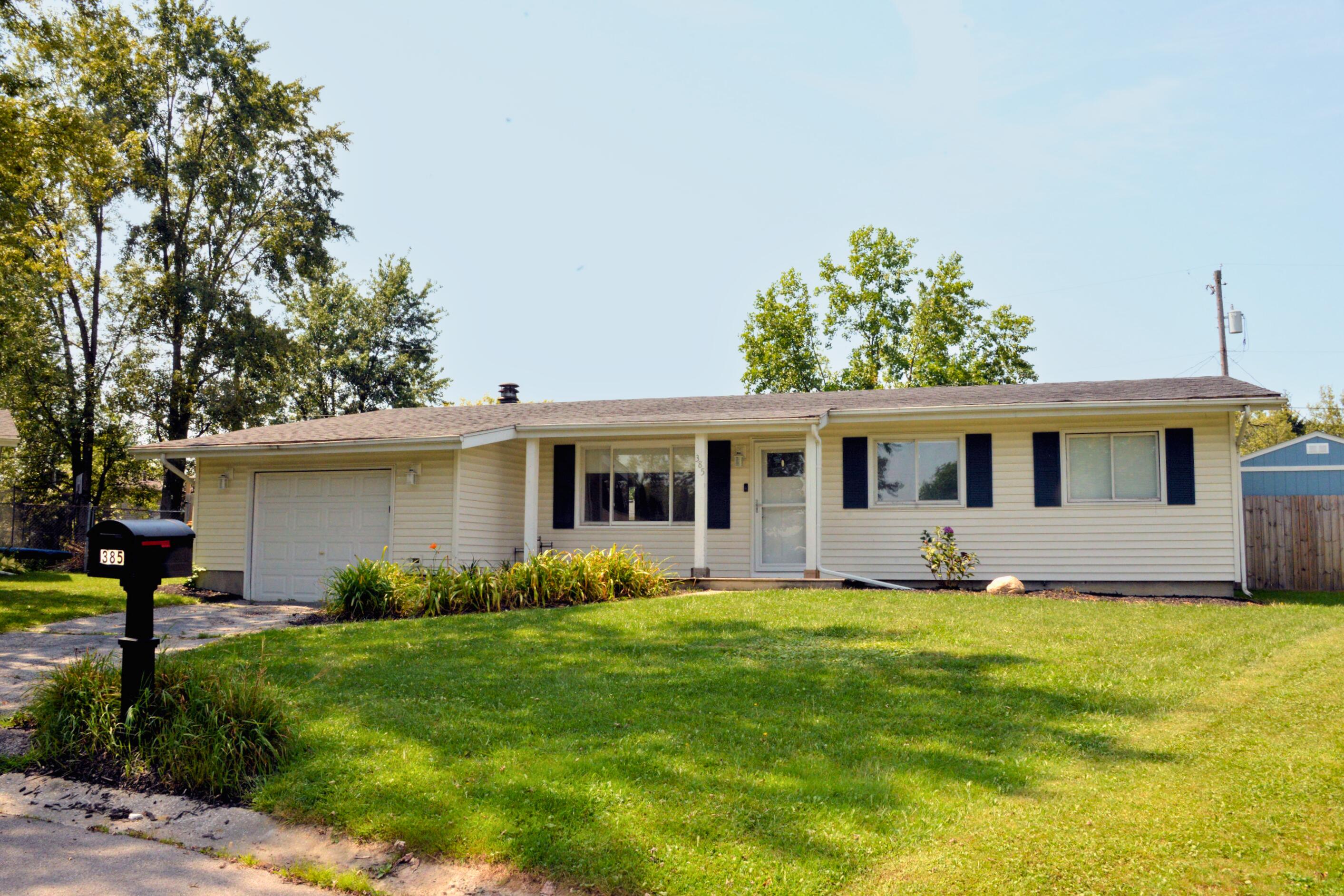 385 Riviera Court — photo