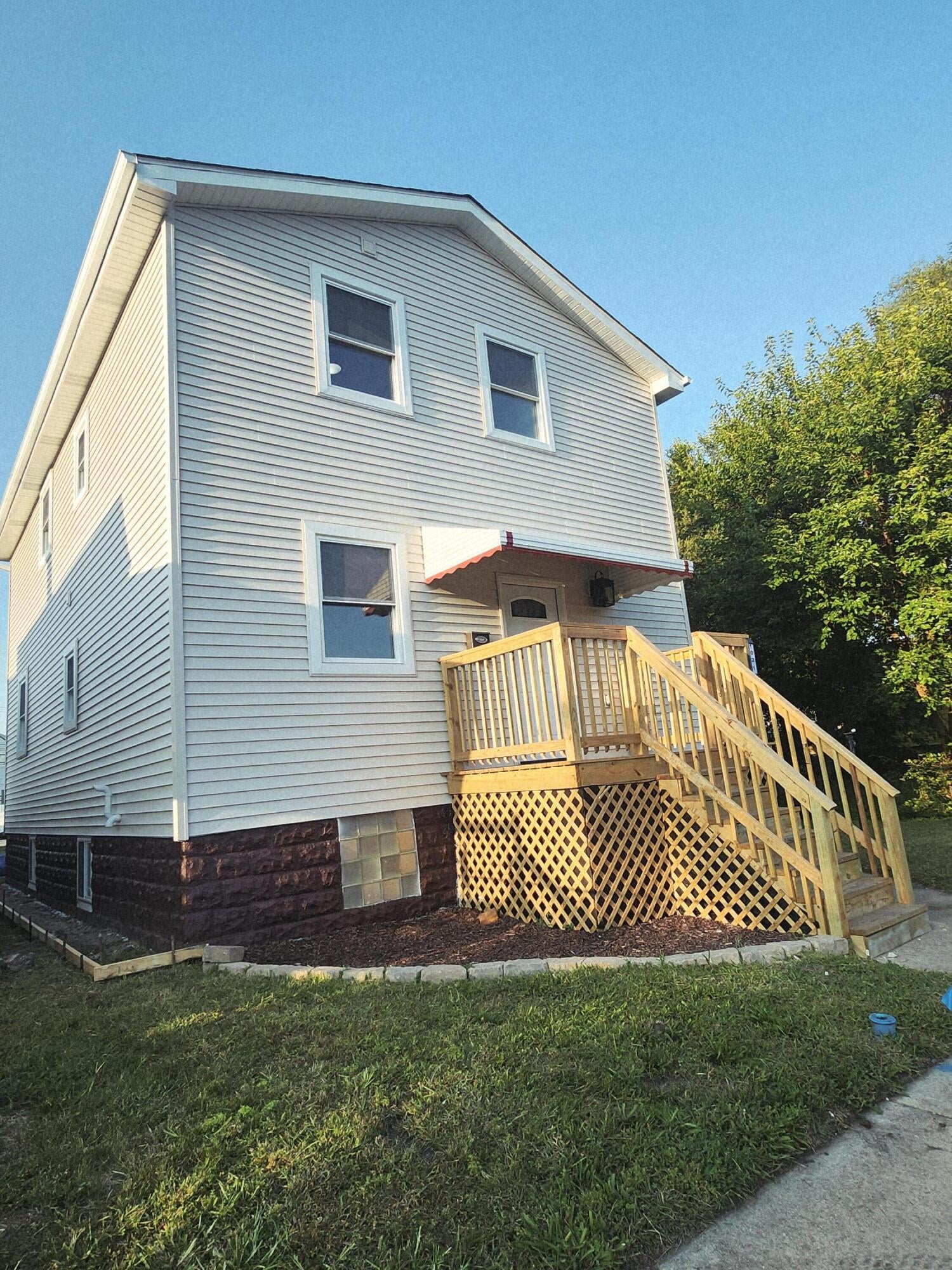 1021 Moss Street — photo