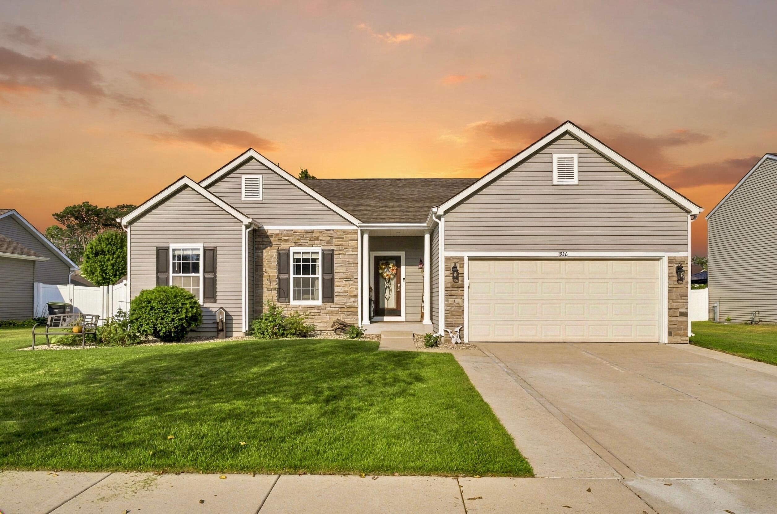 1926 E Boardwalk Cir. E — photo