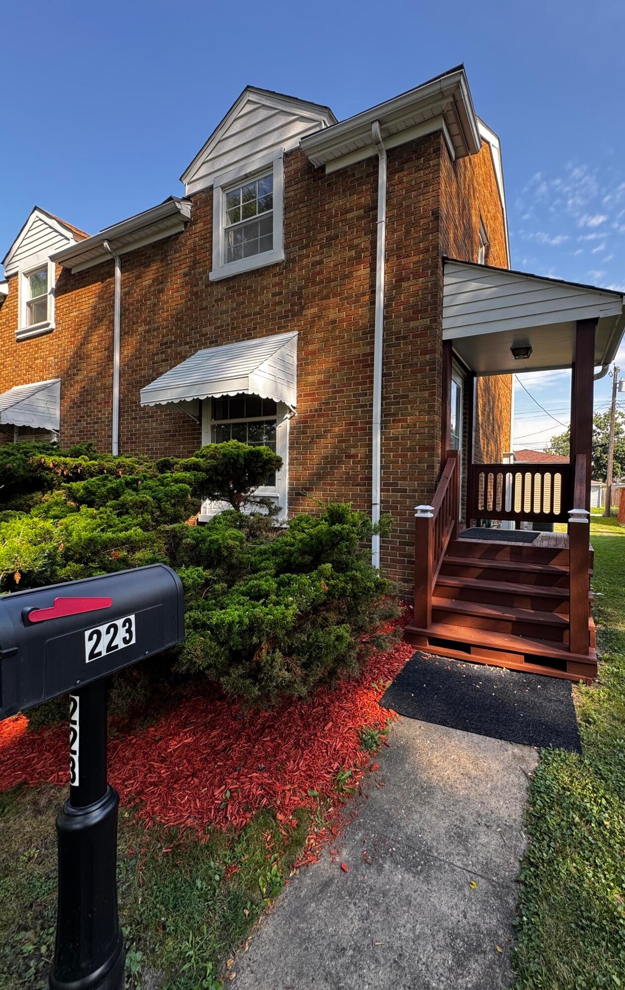 223 Adelaide Place — photo