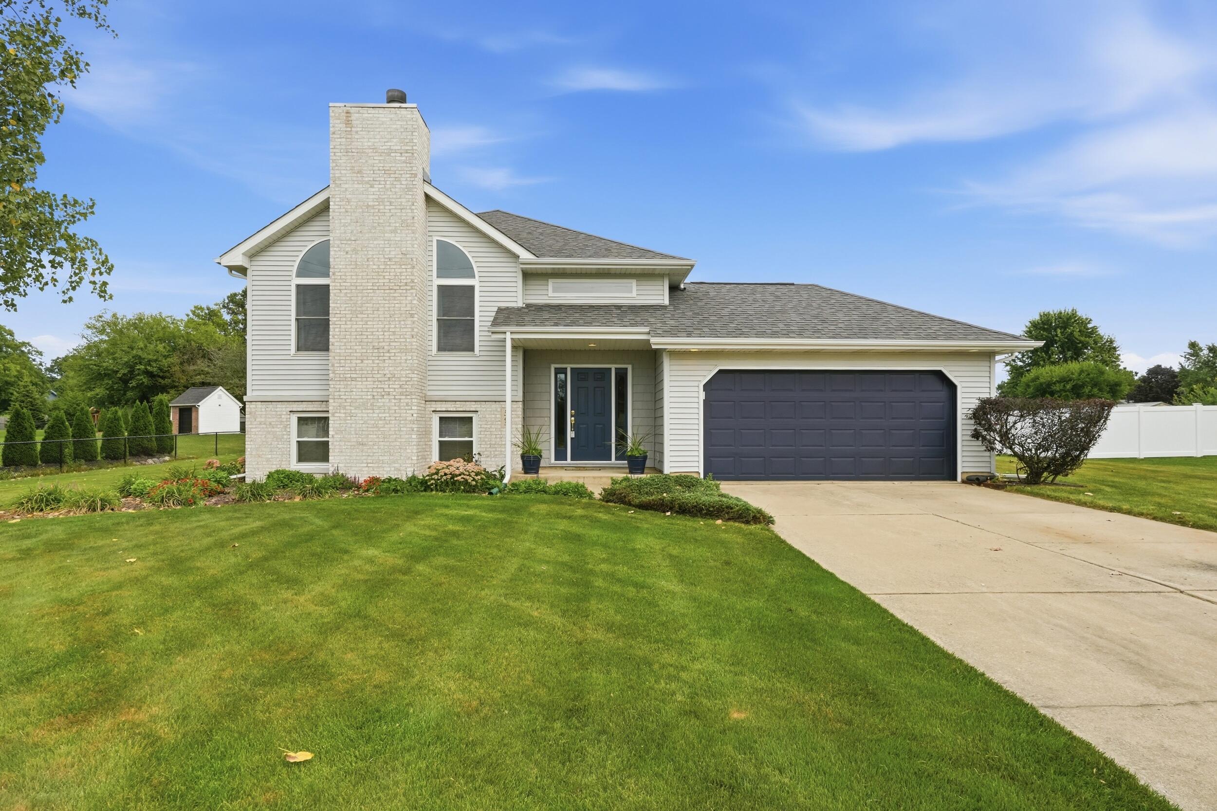 565 Waterford Lane — photo