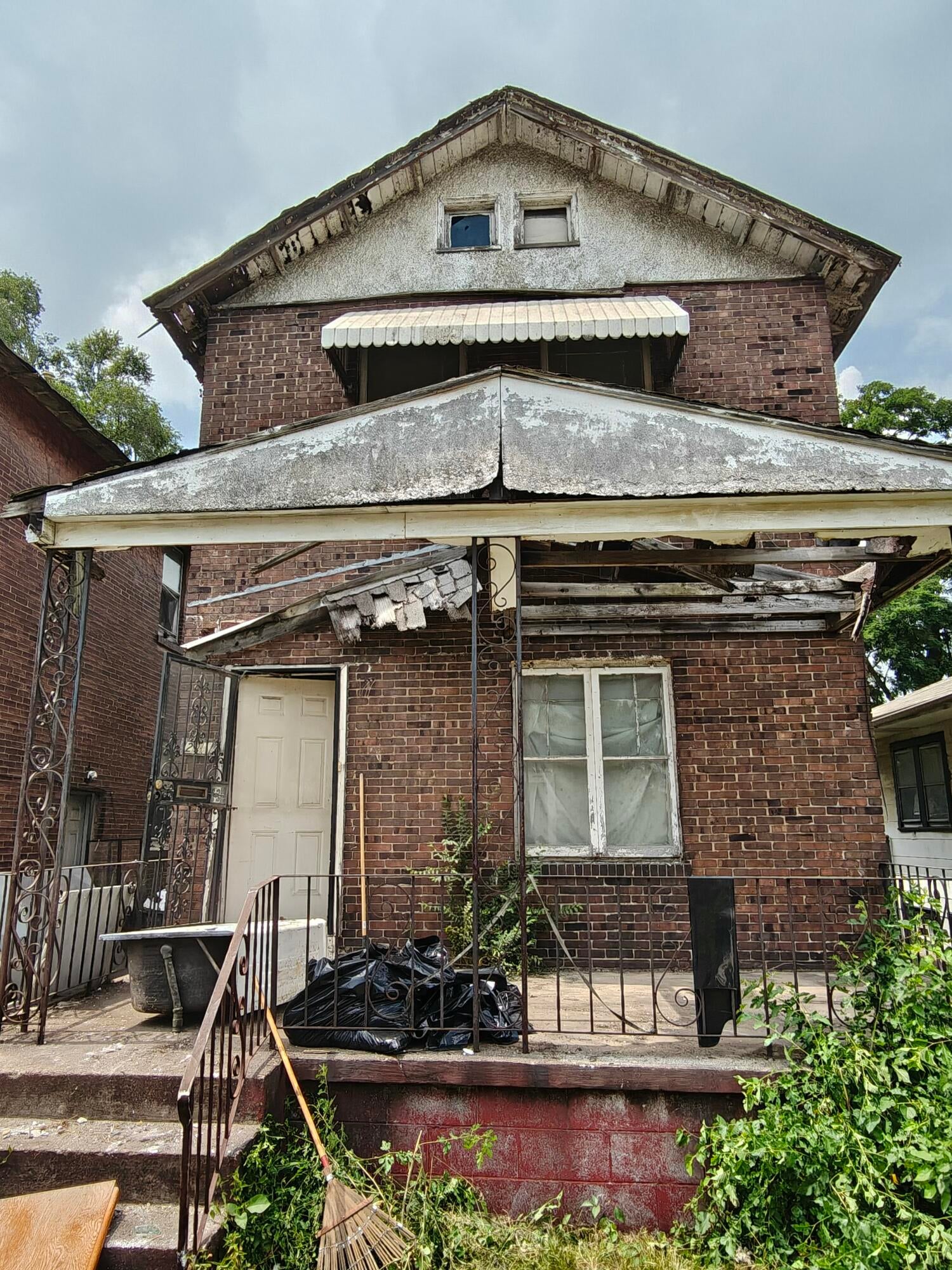 216 Ellsworth Street — photo