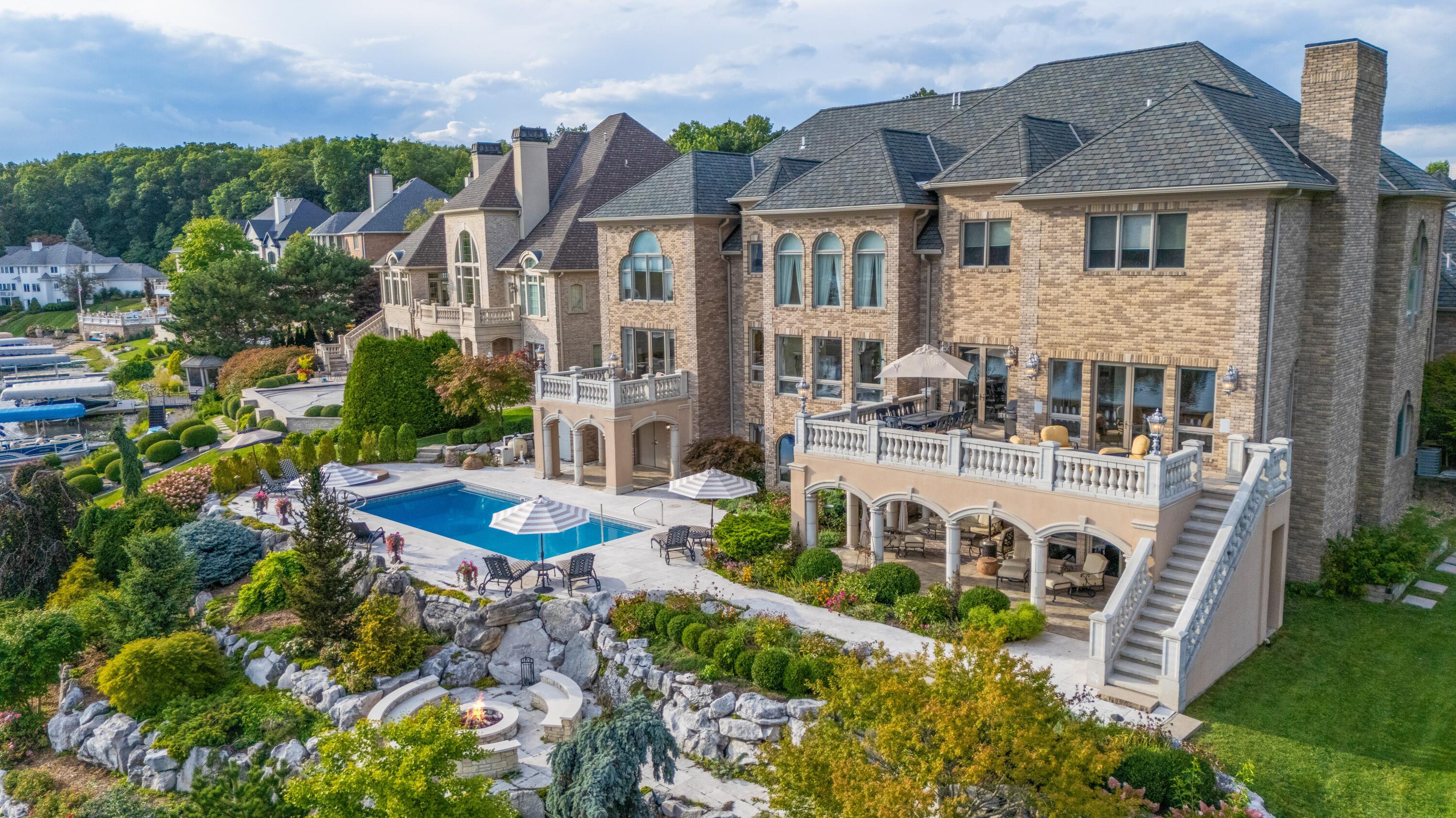 459 Surrey Hill Lane — photo