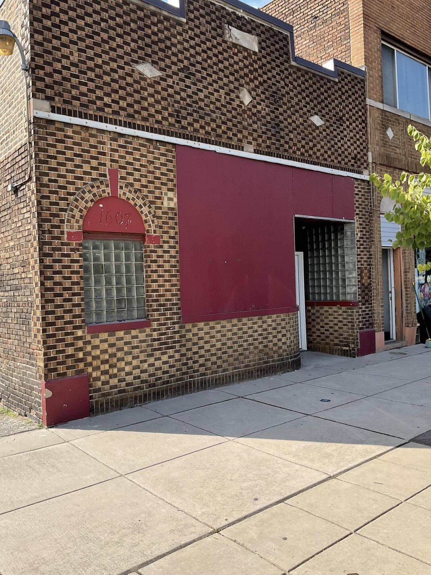 1607 Broadway Street — photo