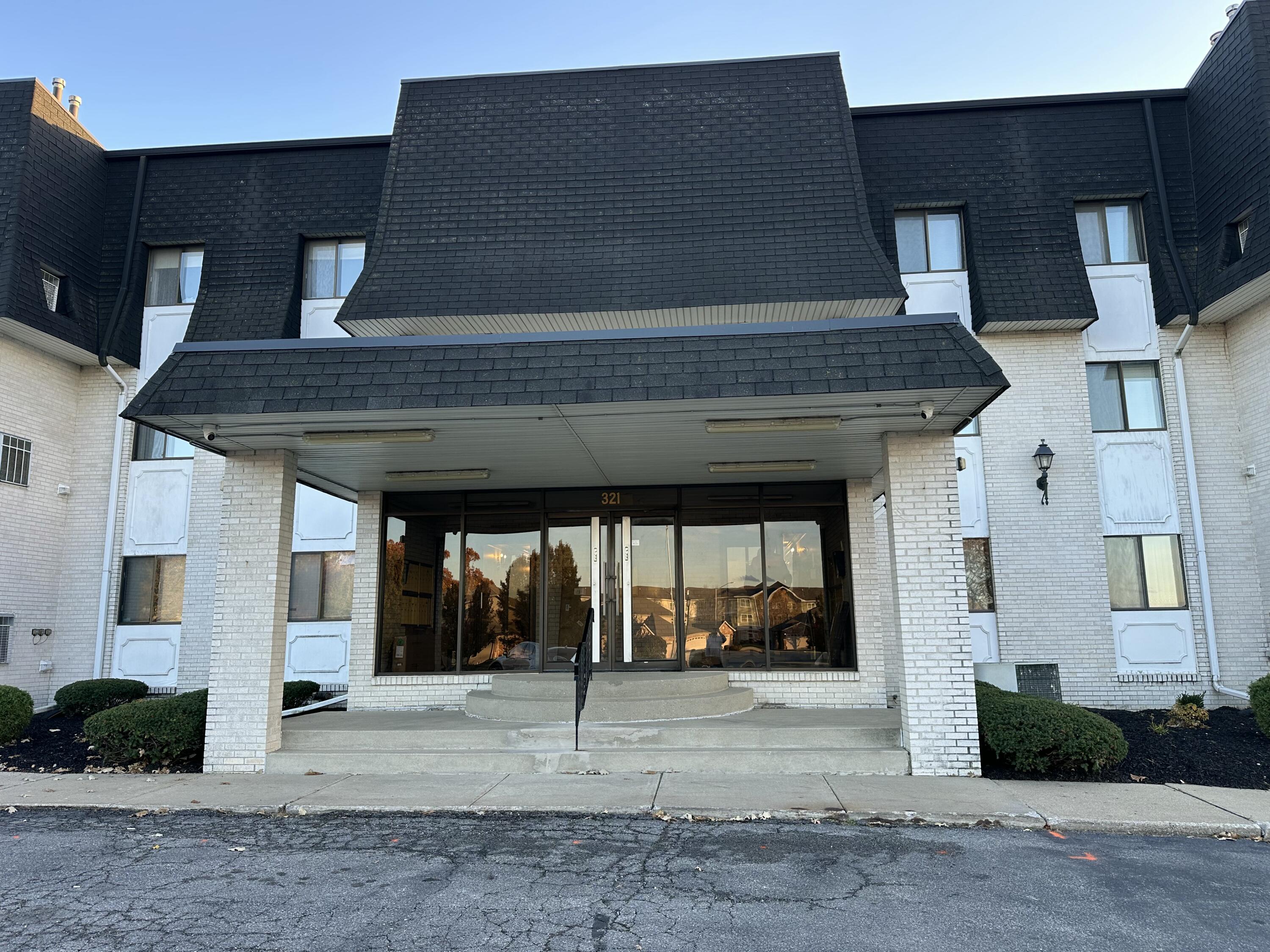 321 Deerpath Drive 109 — photo