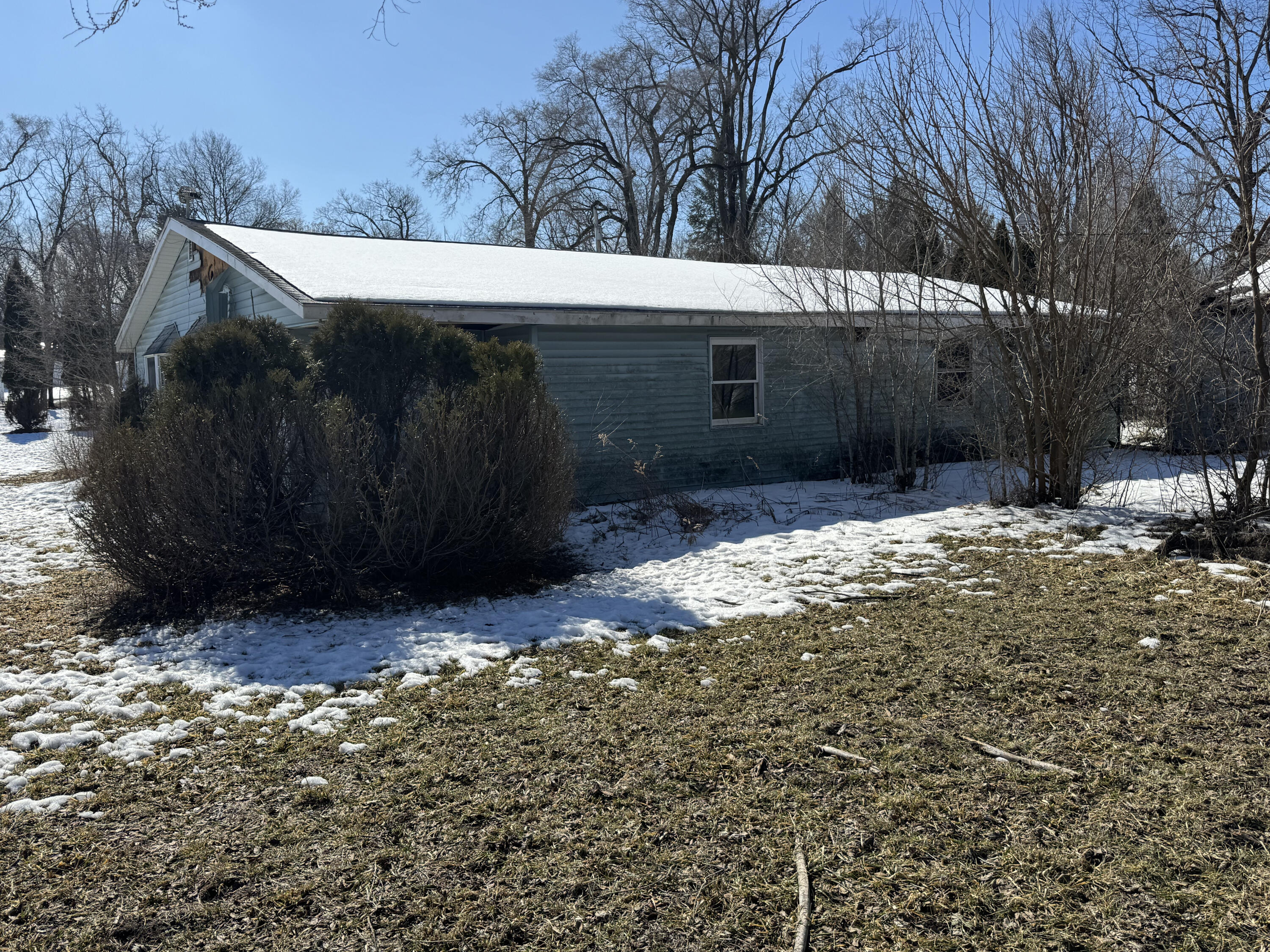 8921 S Main Street — photo