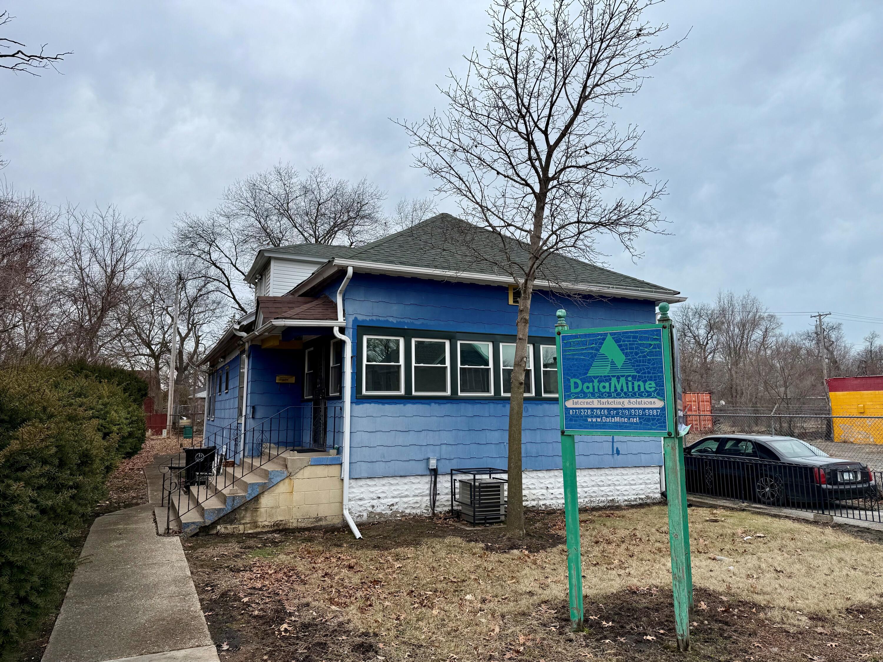 330 S Lake Street — photo