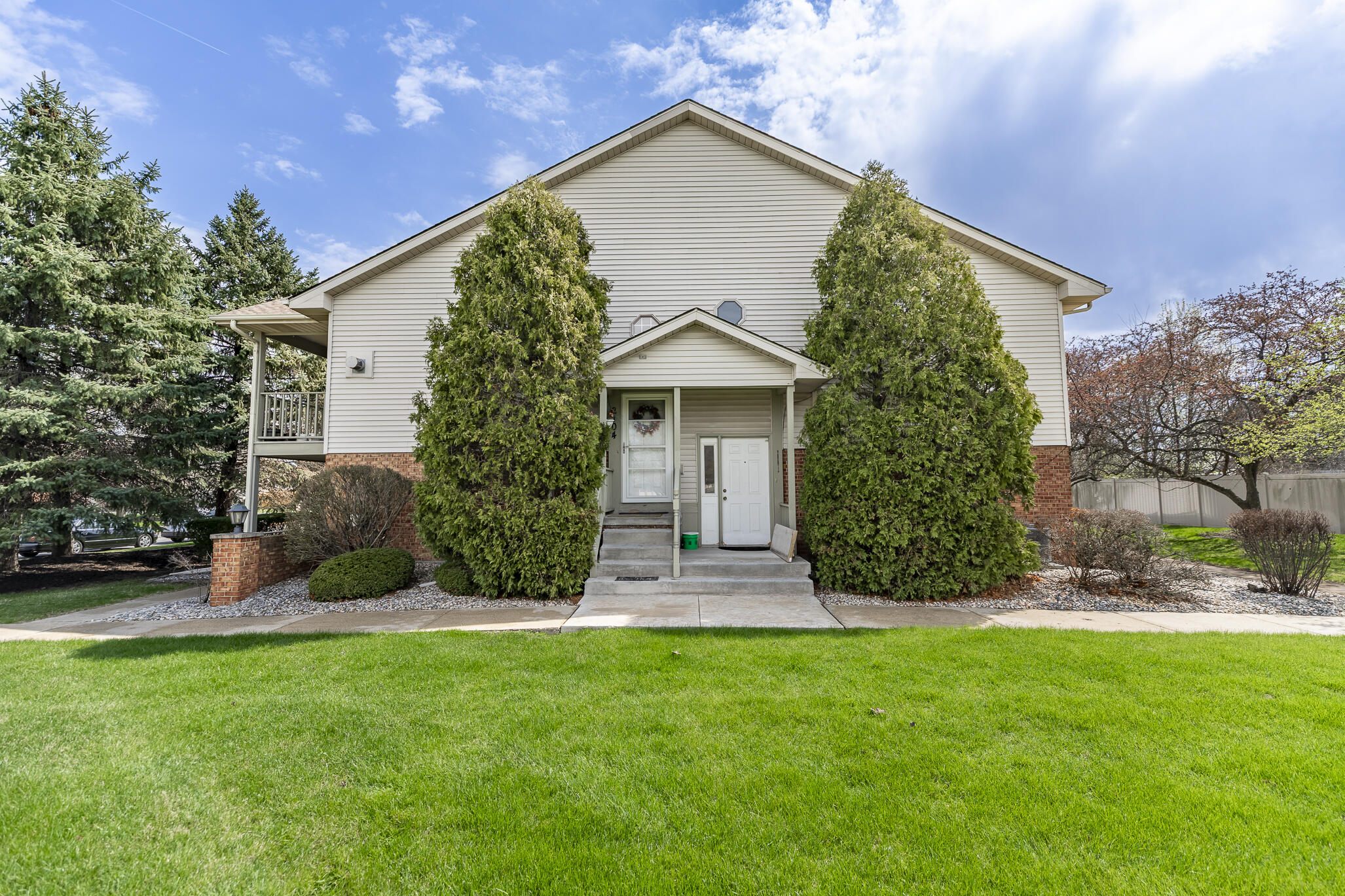 2104 Terrace Drive — photo