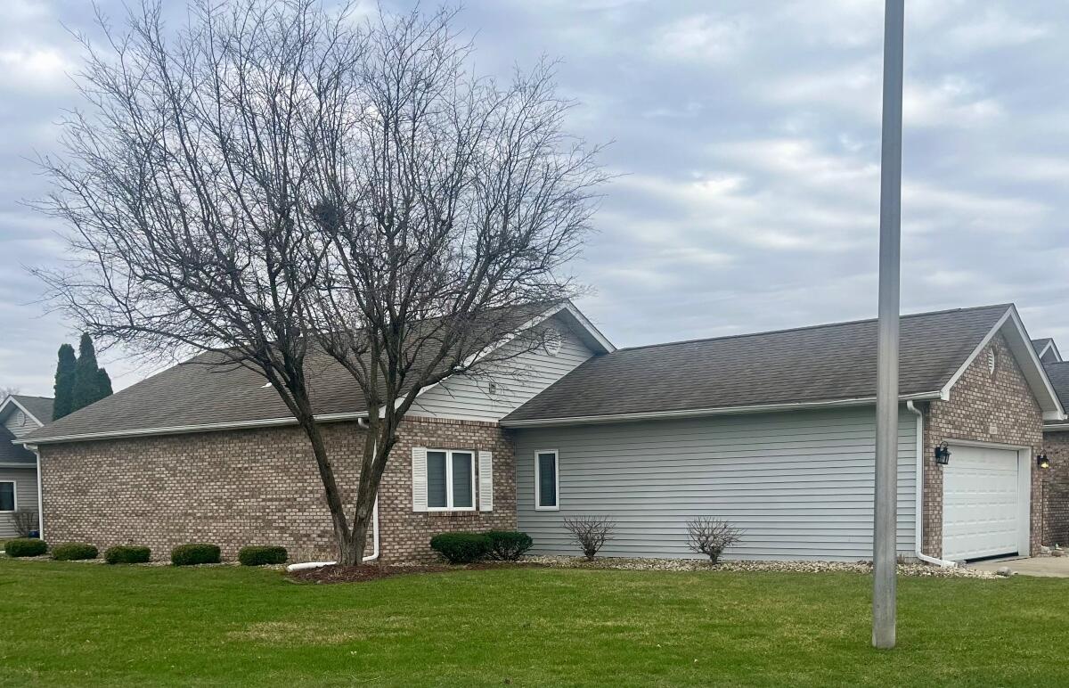 1649 Redbud Drive — photo