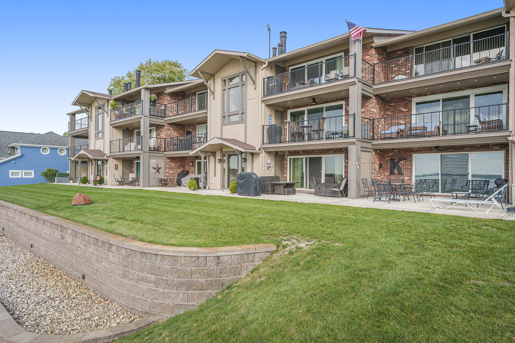 8125 Lake Shore Drive 5 — photo