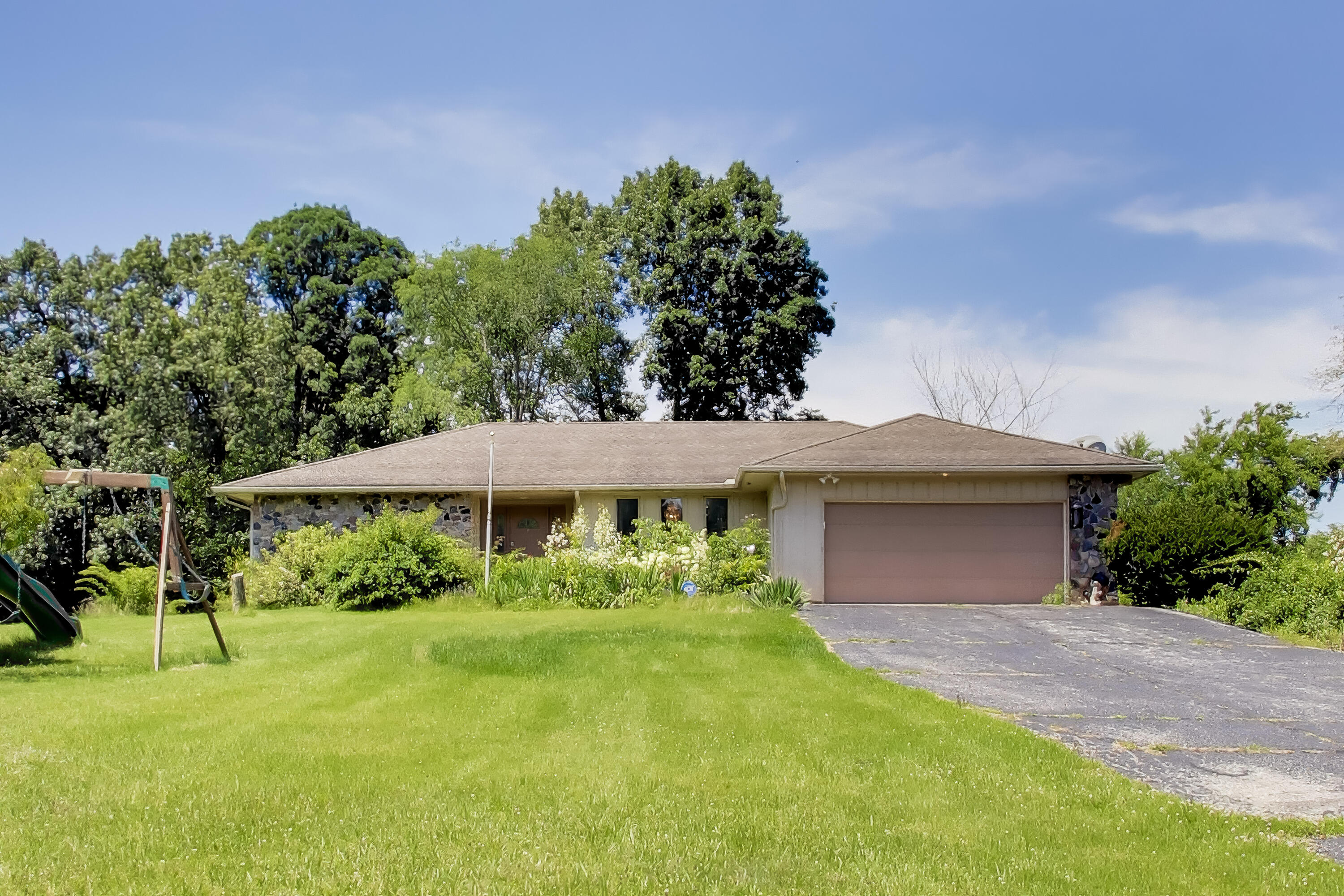 1434 US-421 — photo
