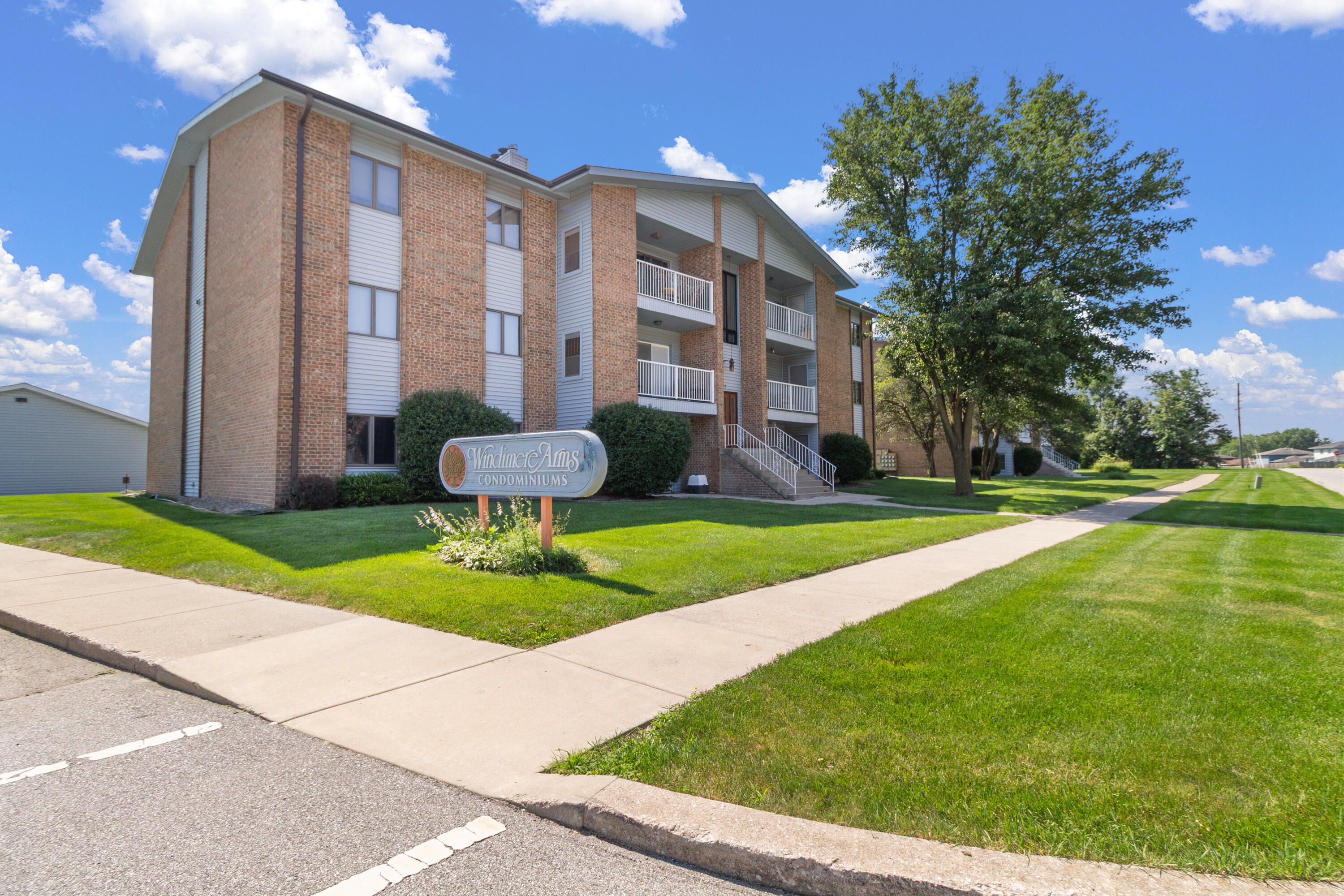 9621 Merrillville Road 304 — photo