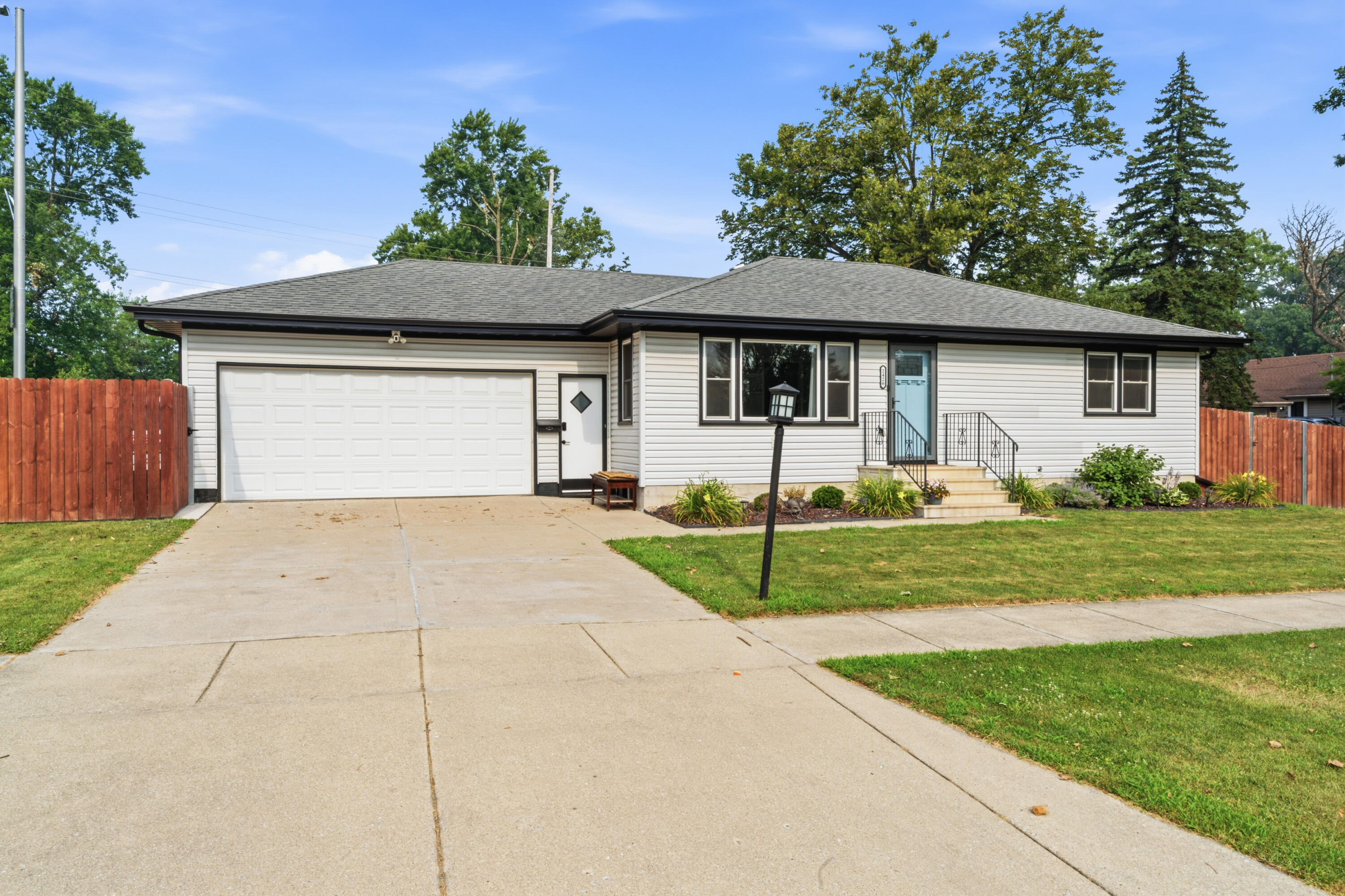 2426 Andrew Drive — photo