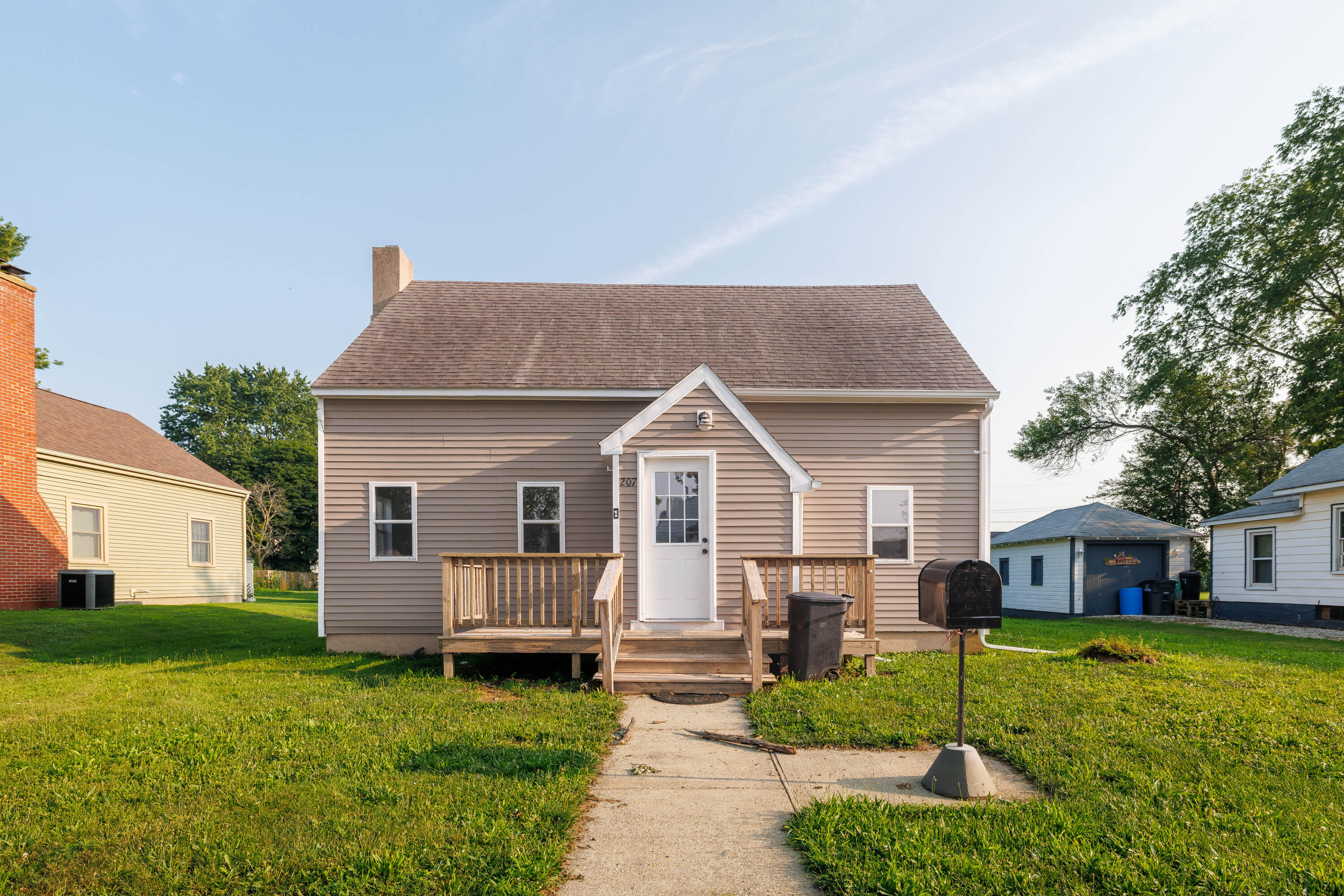 207 E Allen Street — photo