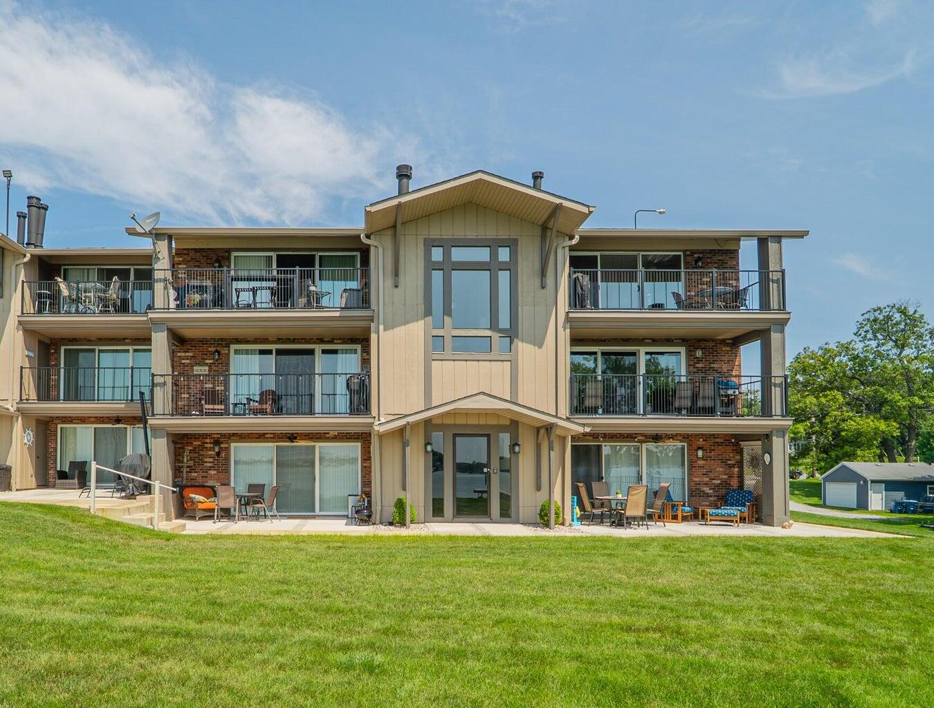 8121 Lake Shore Drive 6 — photo