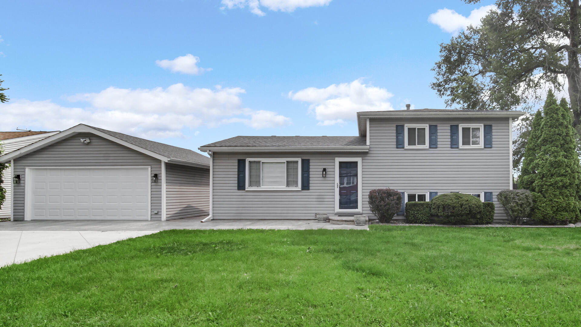 561 Eastwood Drive — photo