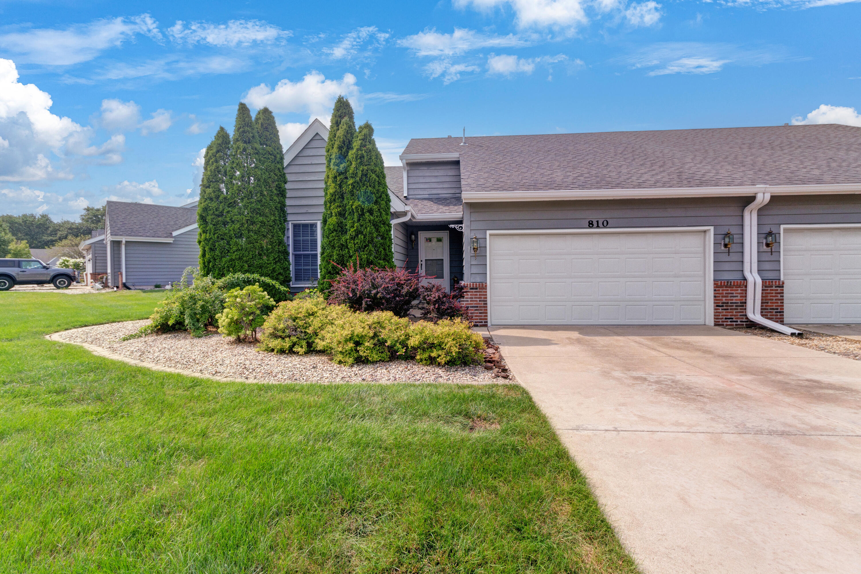 810 Pheasant Drive — photo