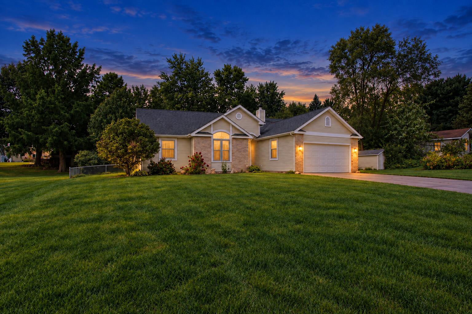 3216 W Greenbriar Lane — photo