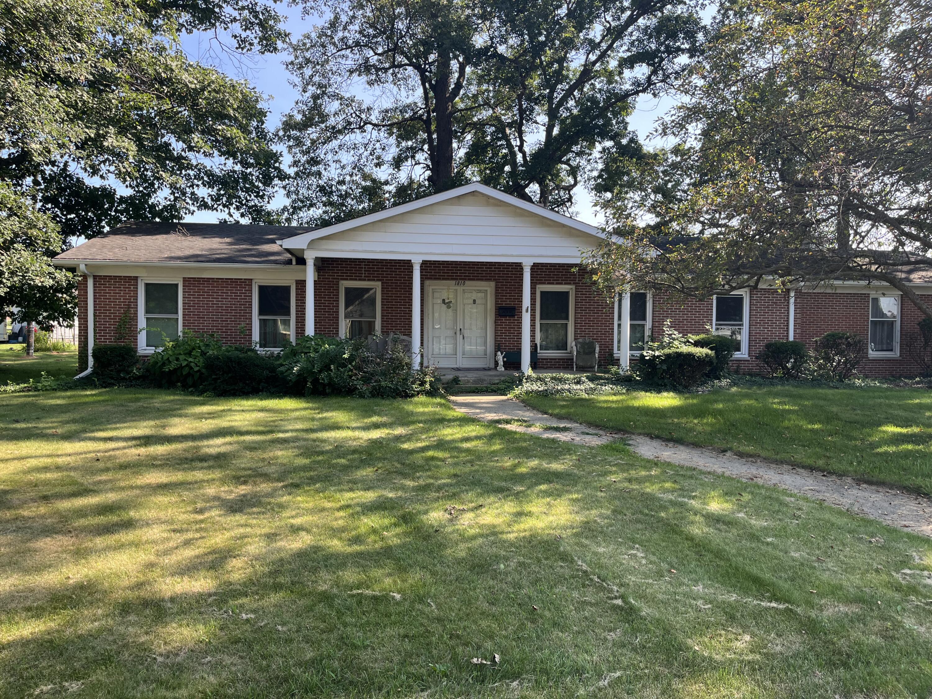 1810 Oakwood Drive — photo