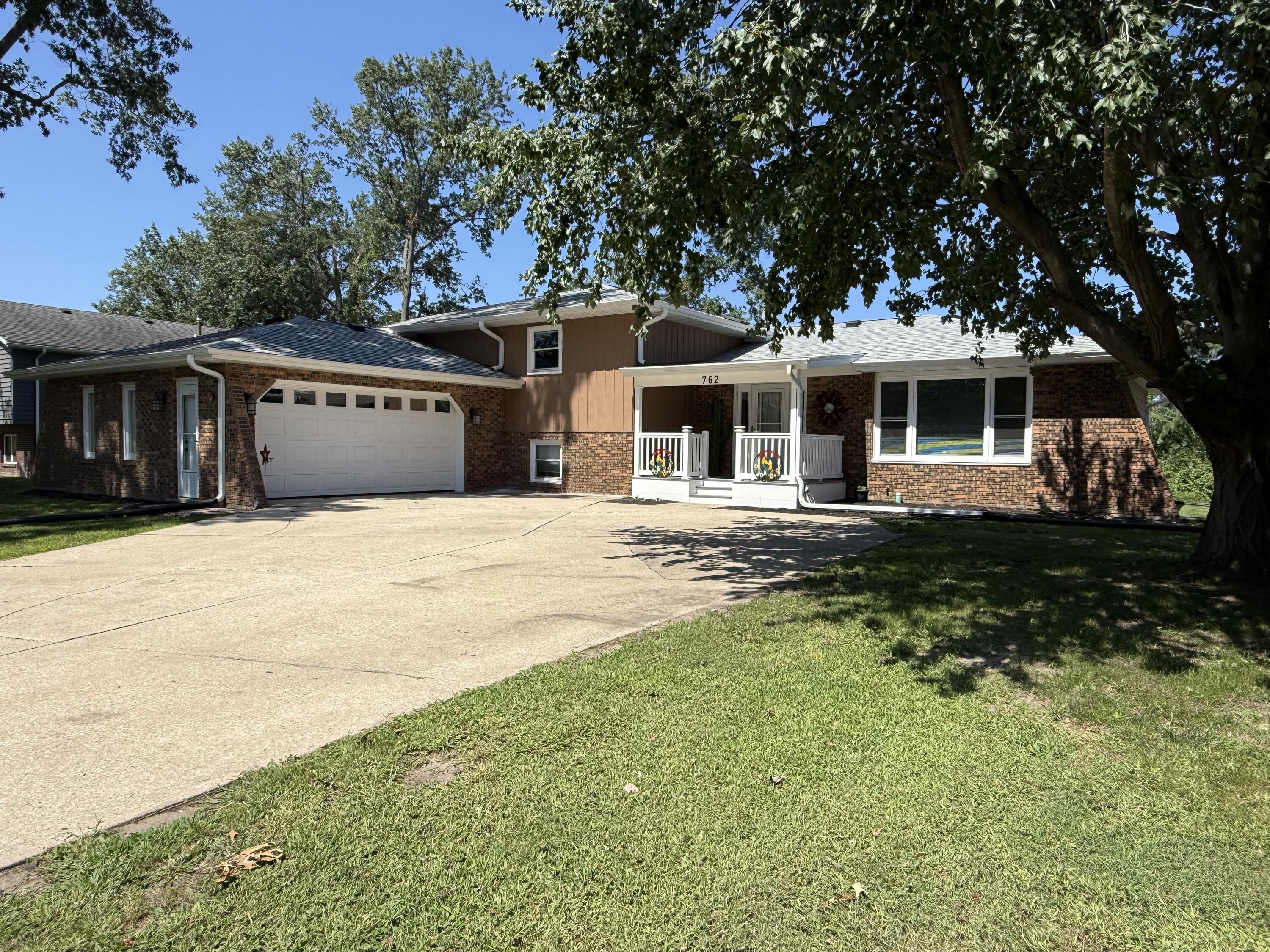 762 Dunewood Drive — photo