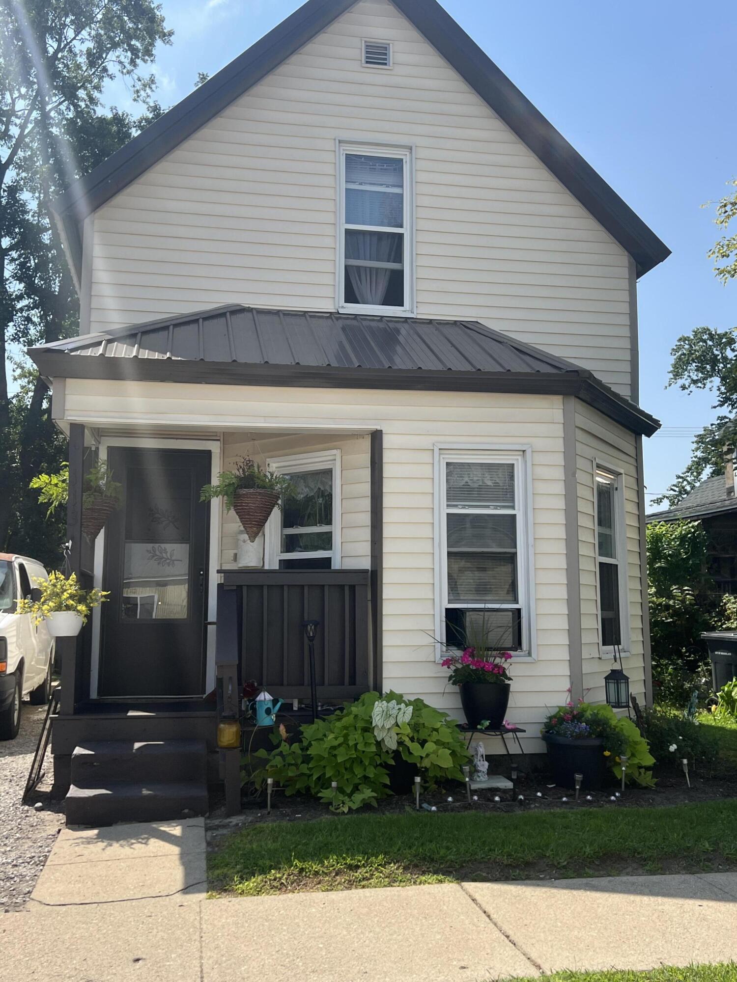113 E Vine Street — photo