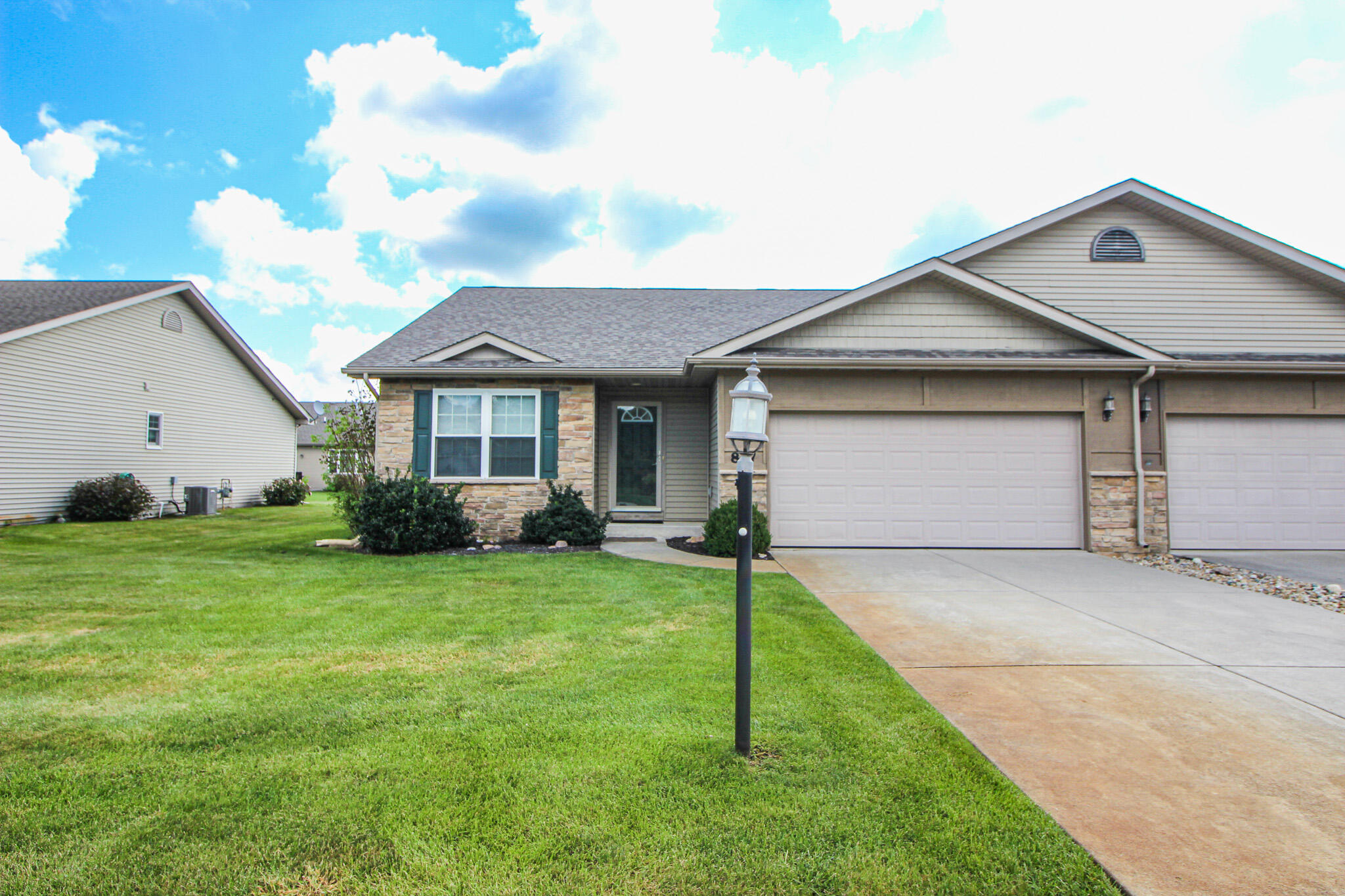 817 Daisy Circle NE — photo