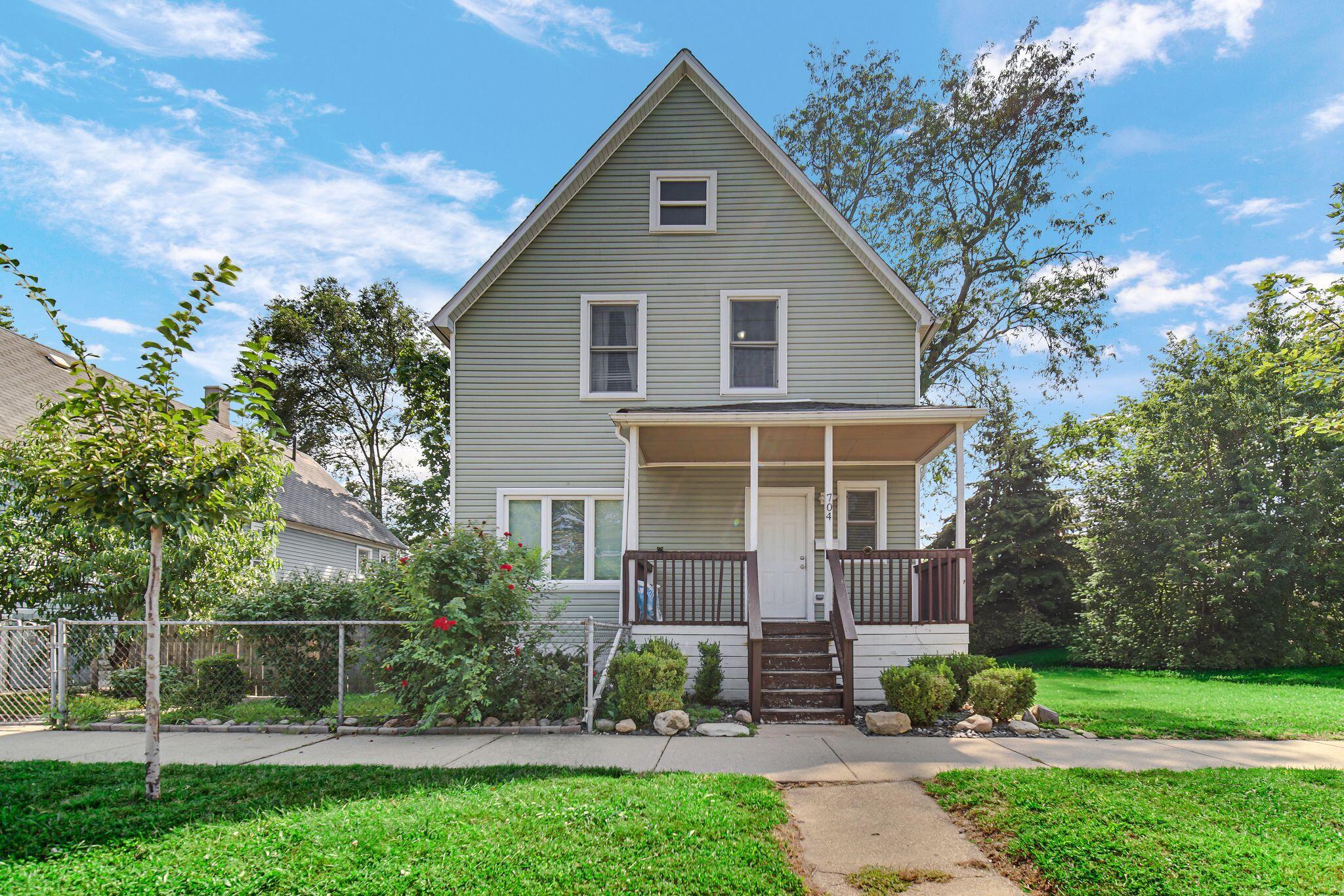 704 Willow Court — photo