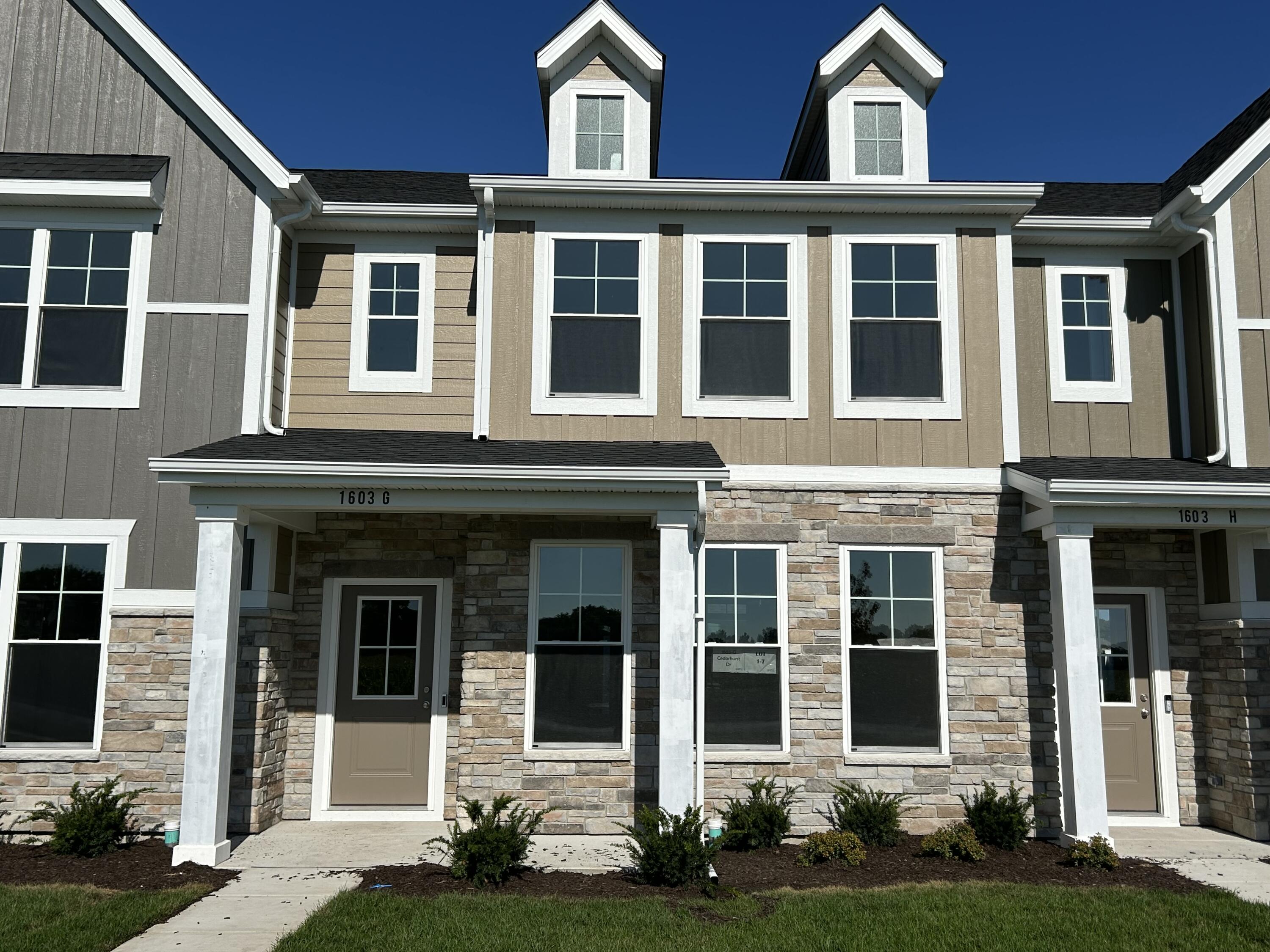 1603 Parkside Lane G — photo