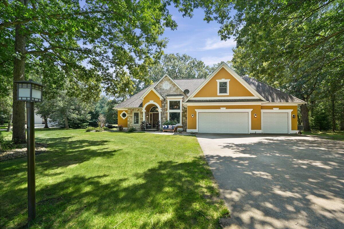 11349 N Oak Court — photo