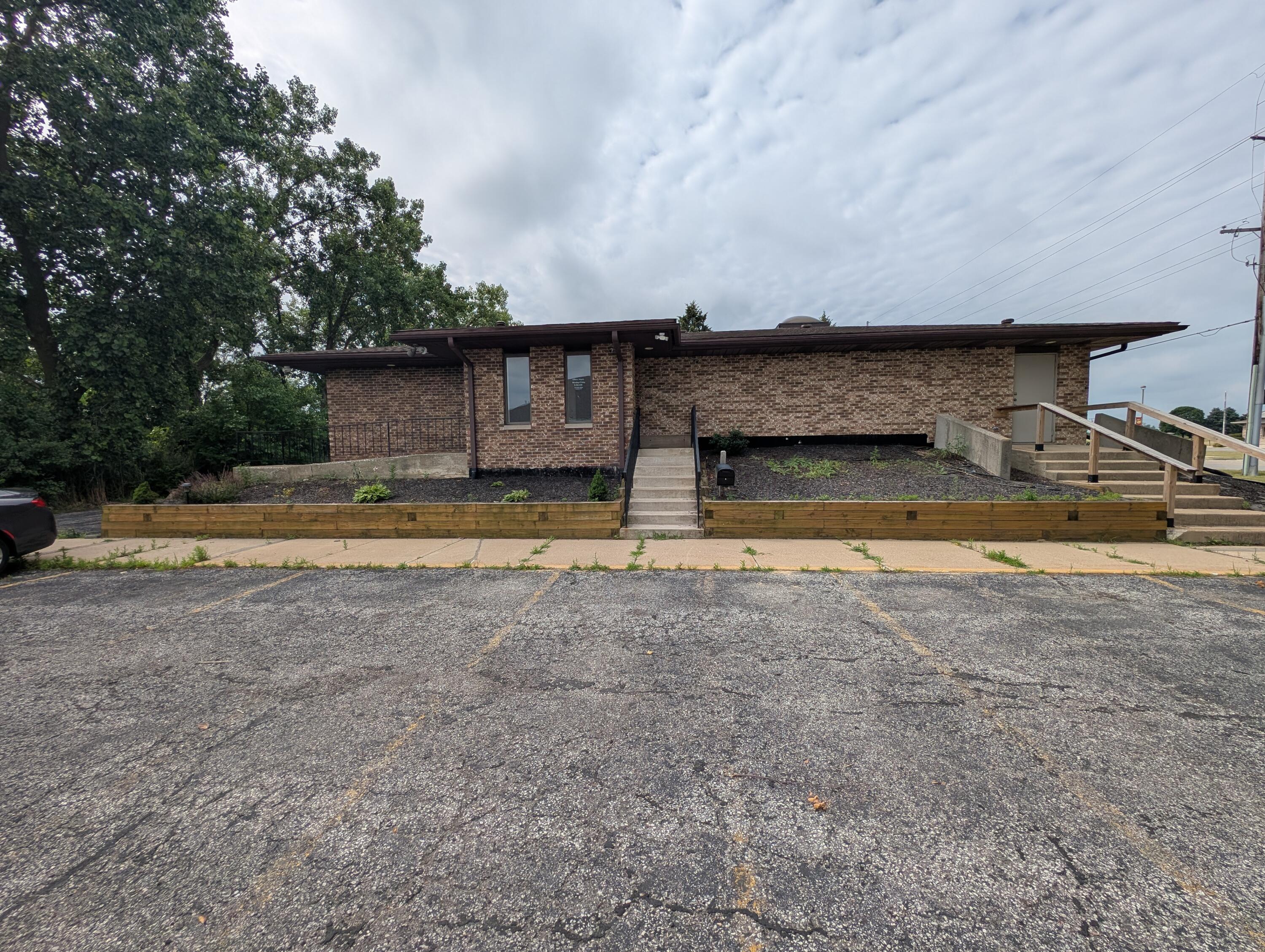 3437 Airport Road — photo