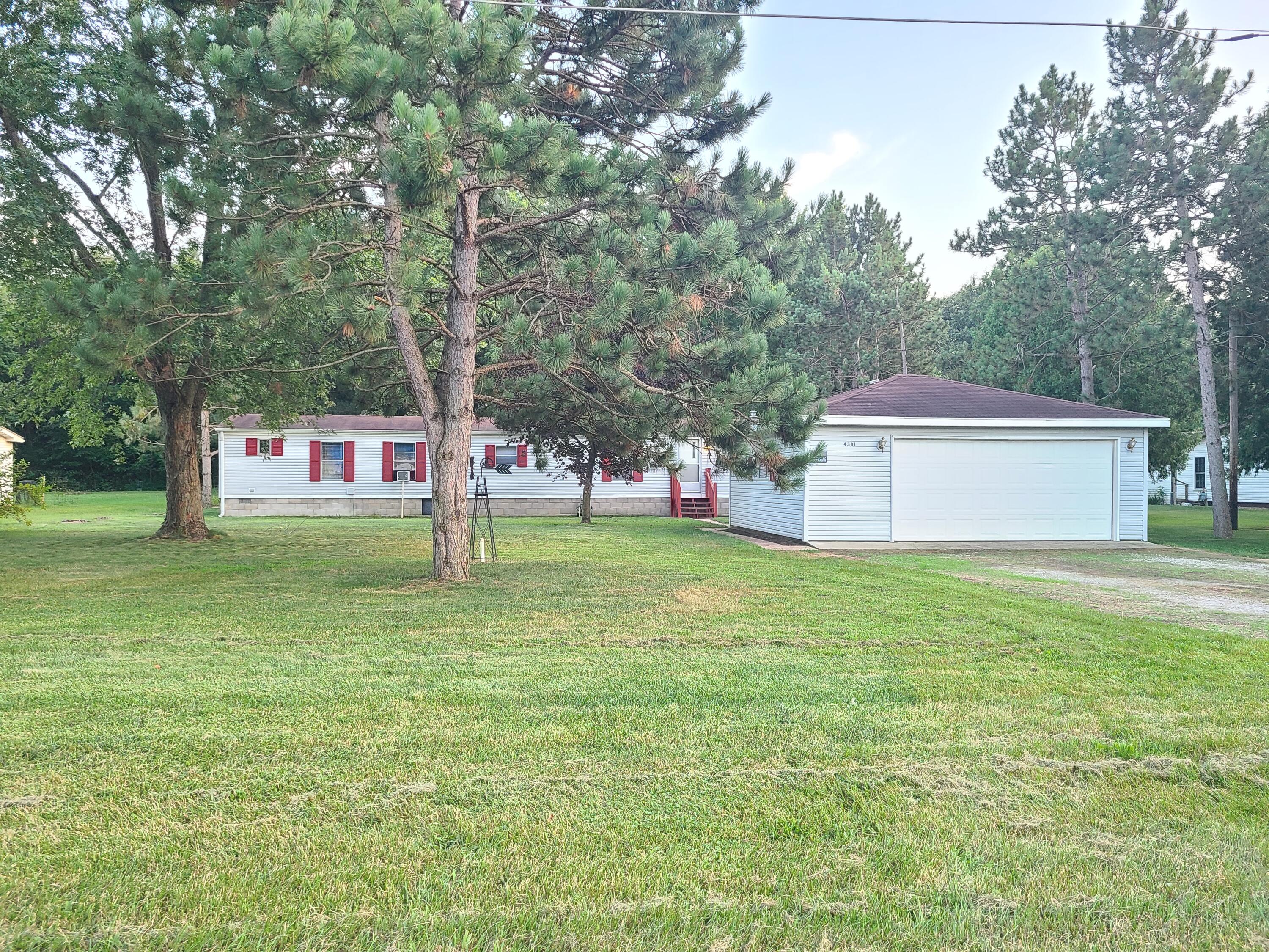 4381 Hawthorn Road — photo