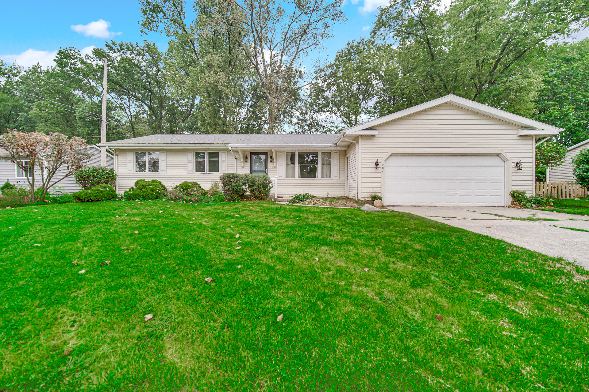 207 Highland Drive — photo