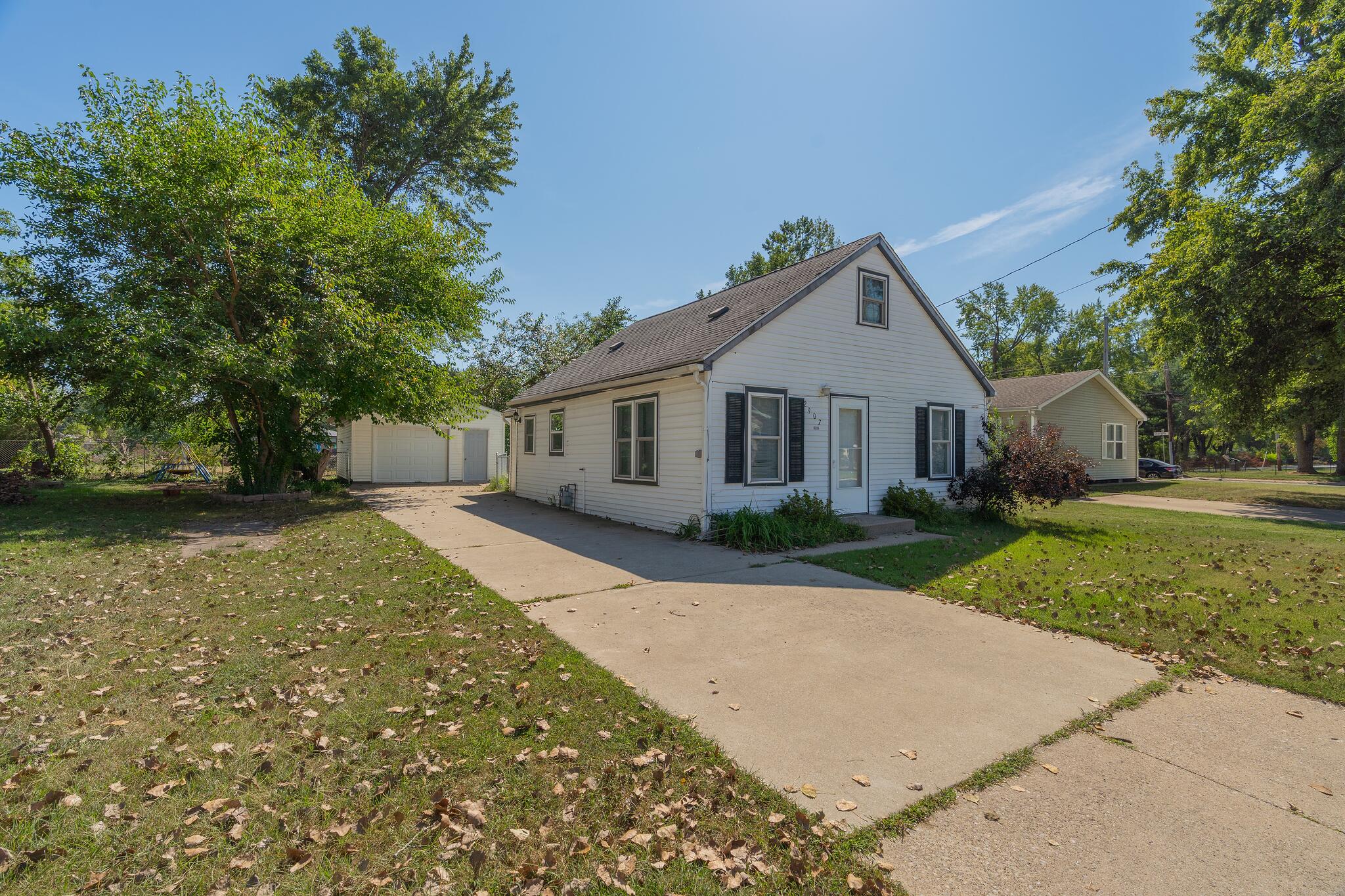 2907 May Street — photo