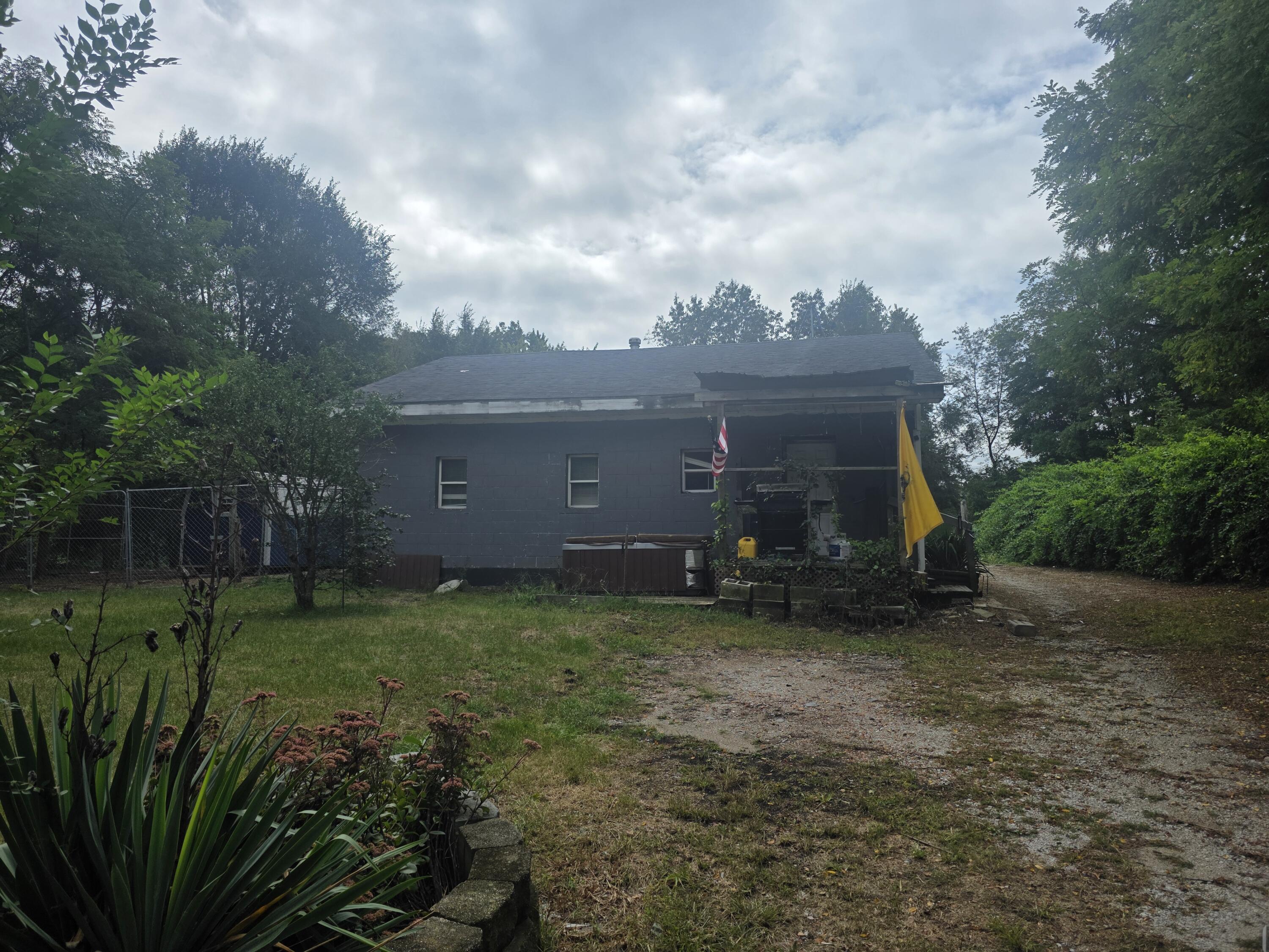 5896 S U Road W — photo