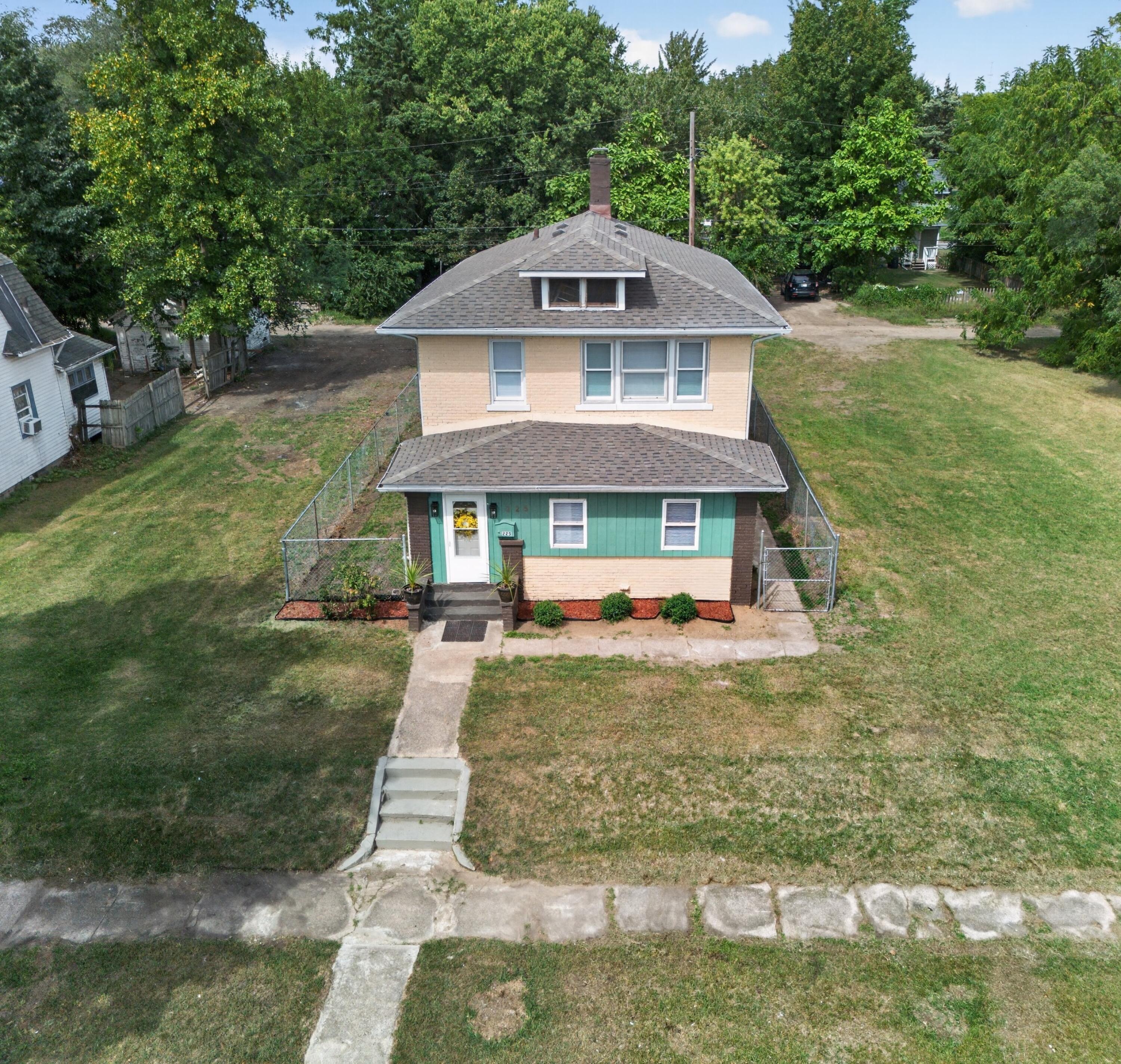225 E Donald Street — photo