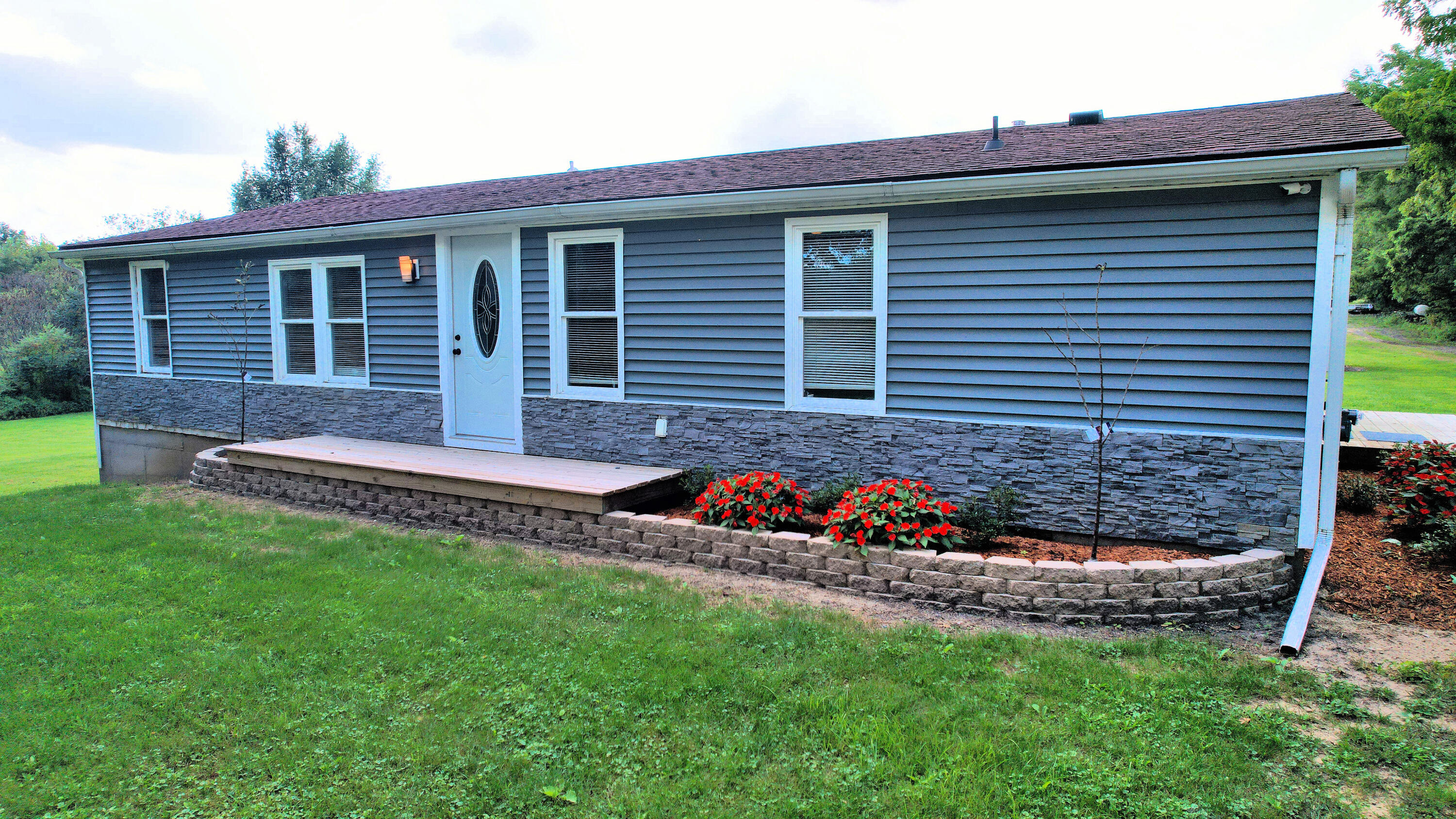 6138 N 300 E — photo